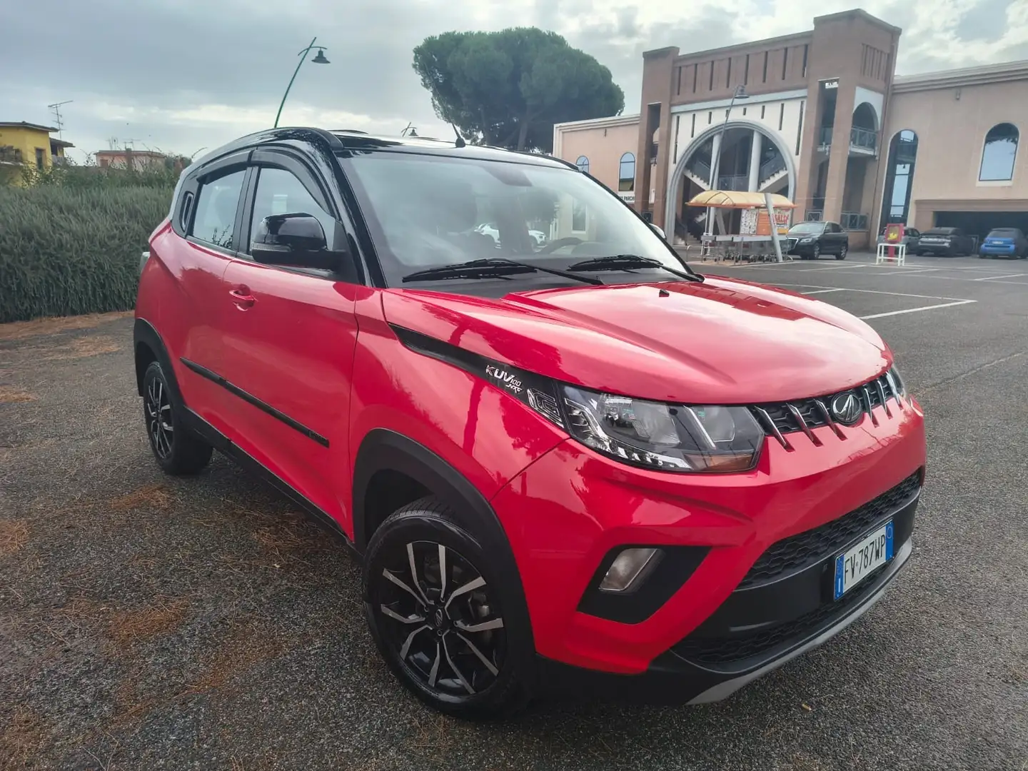 Mahindra KUV100 1.2 K8 - 2