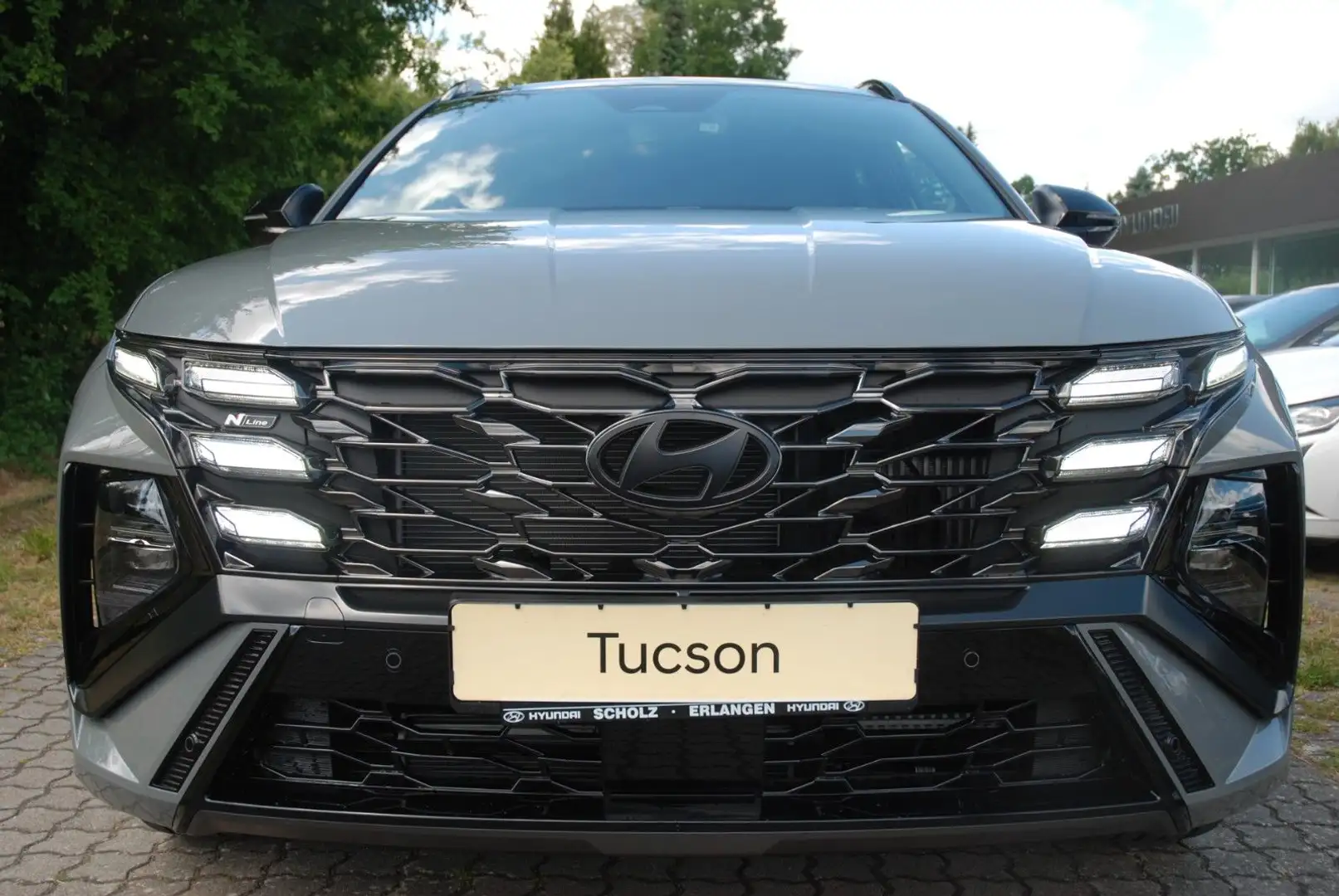 Hyundai TUCSON 1.6 T Hybrid N Line Auto 4WD Pano Digital Grau - 2