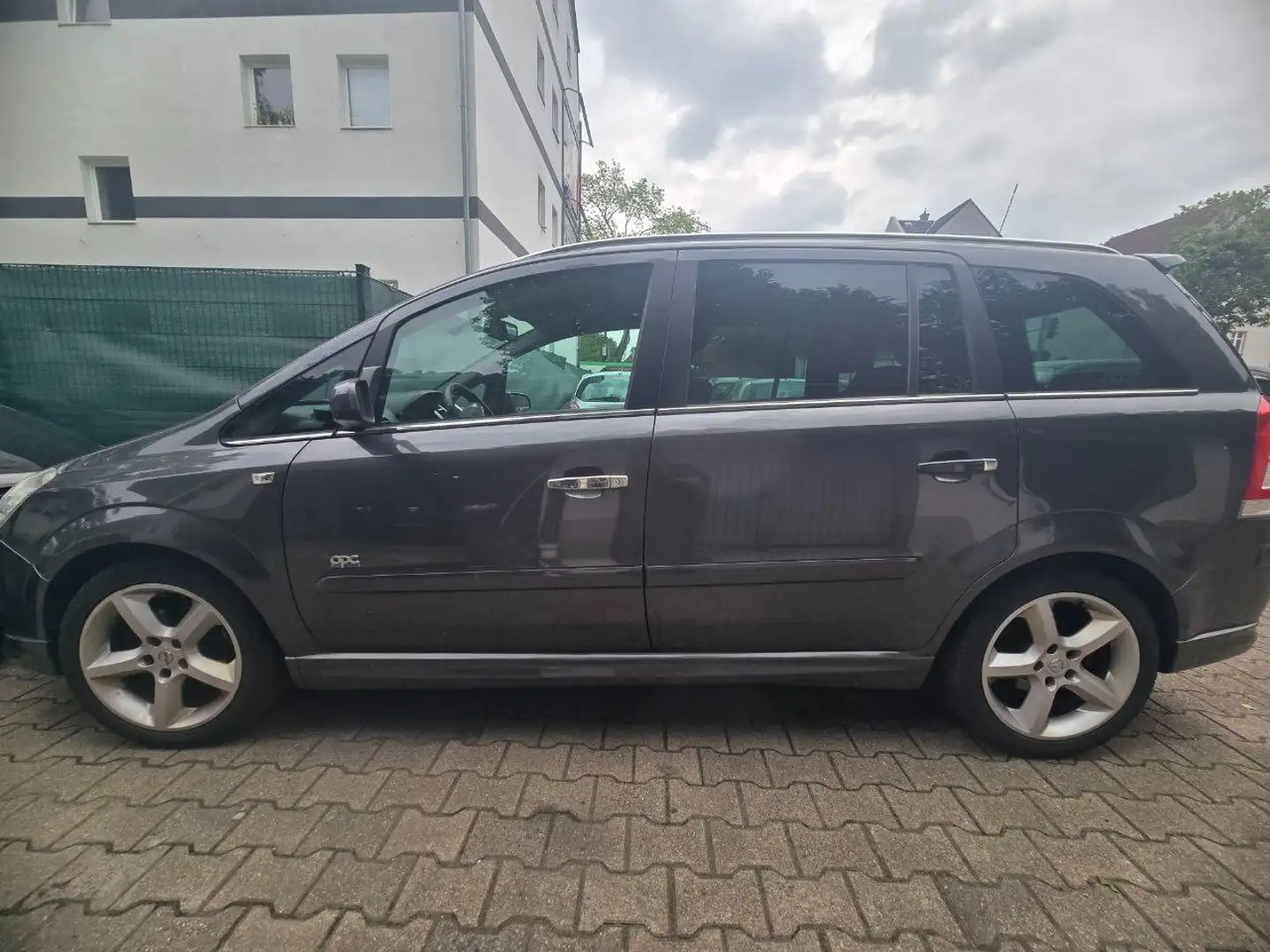 Opel Zafira Sport Grau - 2