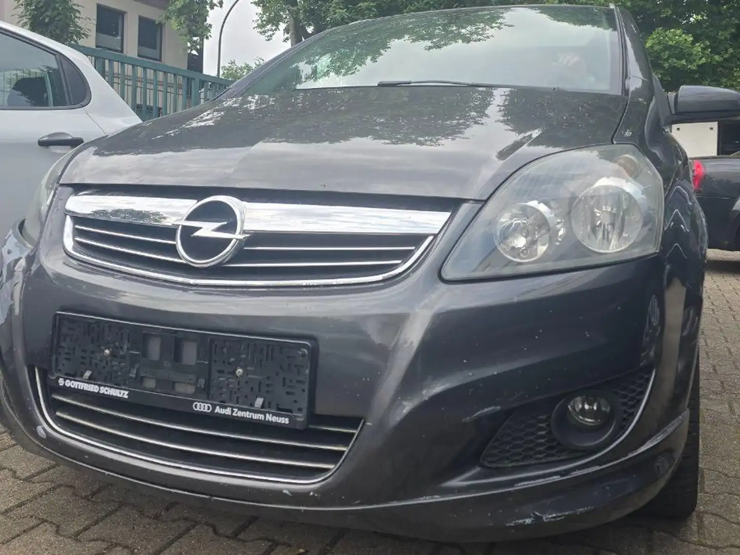 Opel Zafira Sport Grau - 1