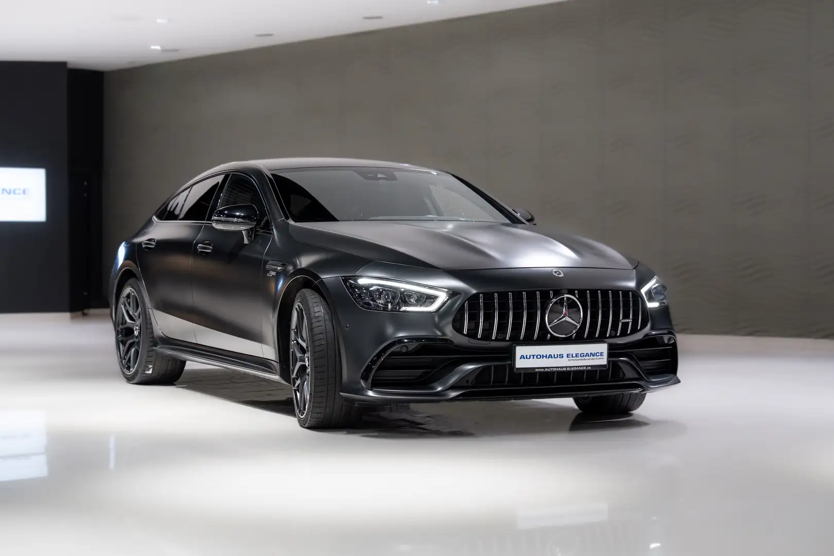 Mercedes-Benz AMG GT 4-trg. 43 4Matic+*SPORT-AUSPUFF*NIGHT*LED Šedá - 2