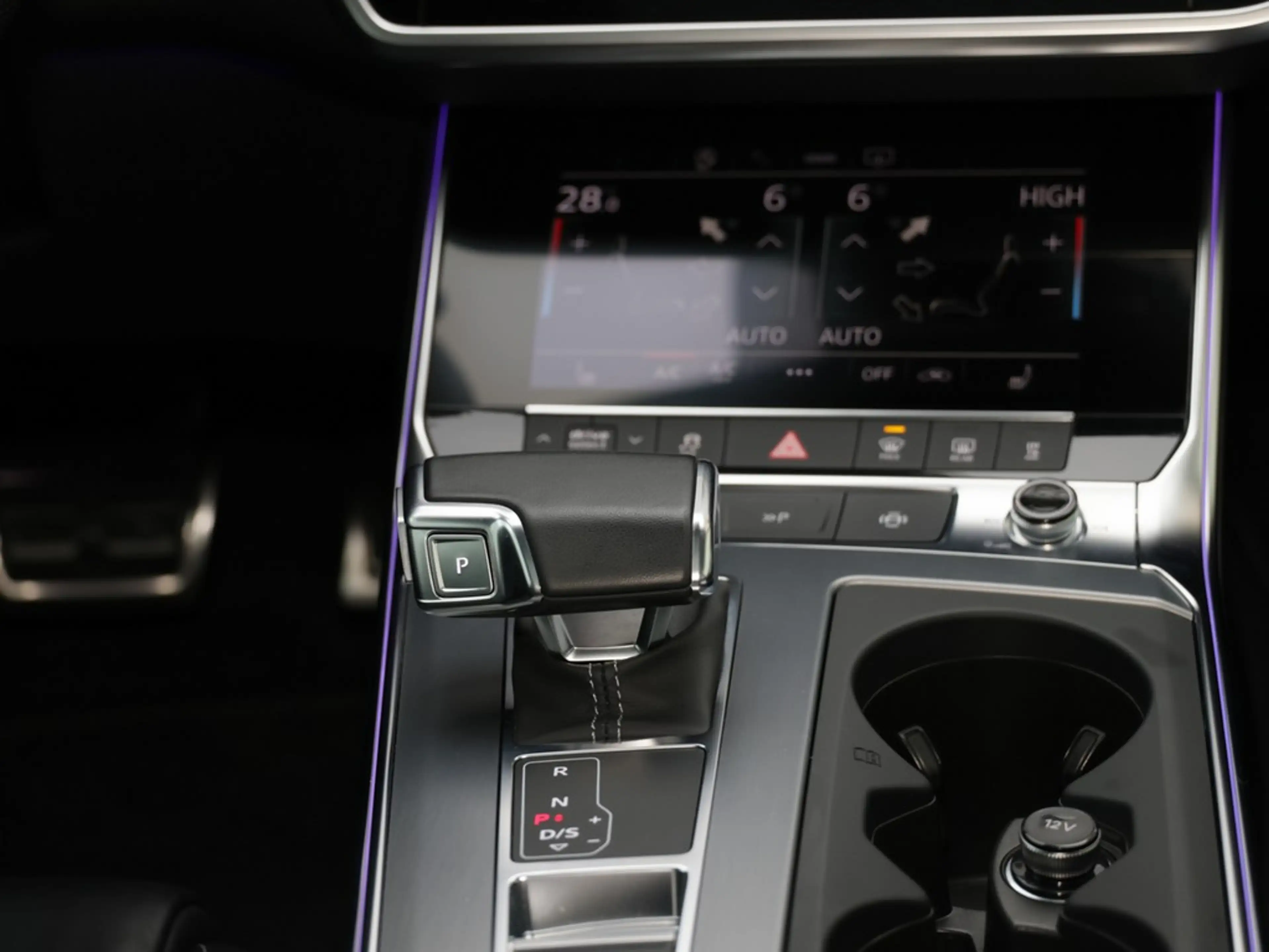 Audi A6 Avant 45 TFSI quattro sport — photo 18