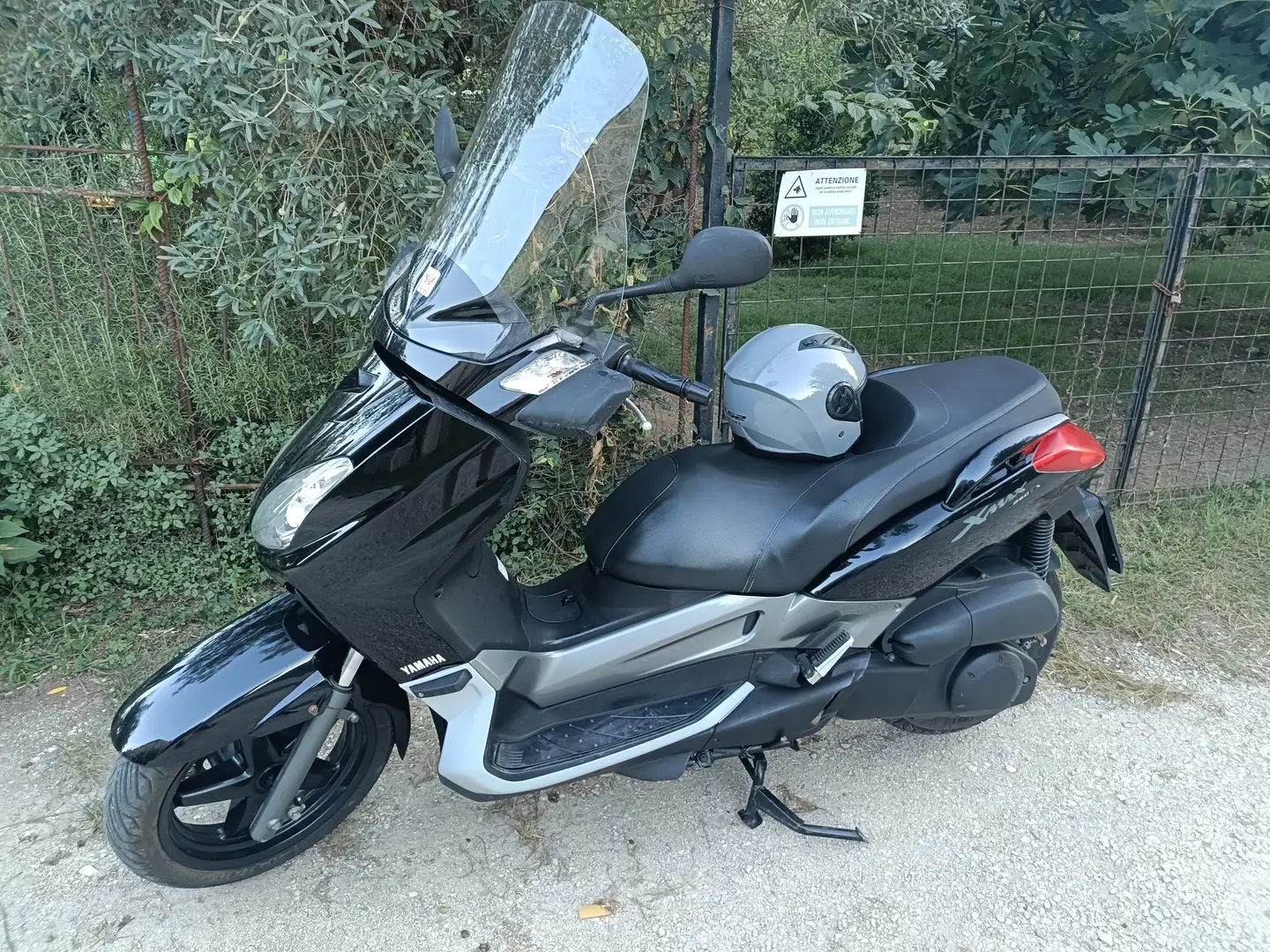 Yamaha X-Max 250 Чорний - 2