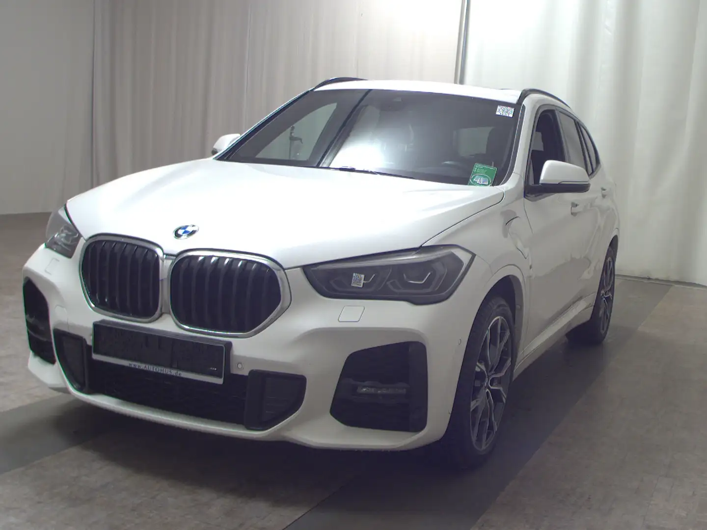BMW X1 xDrive25e M-Sport Navi LED Pano RFK Hifi AHK Blanc - 2