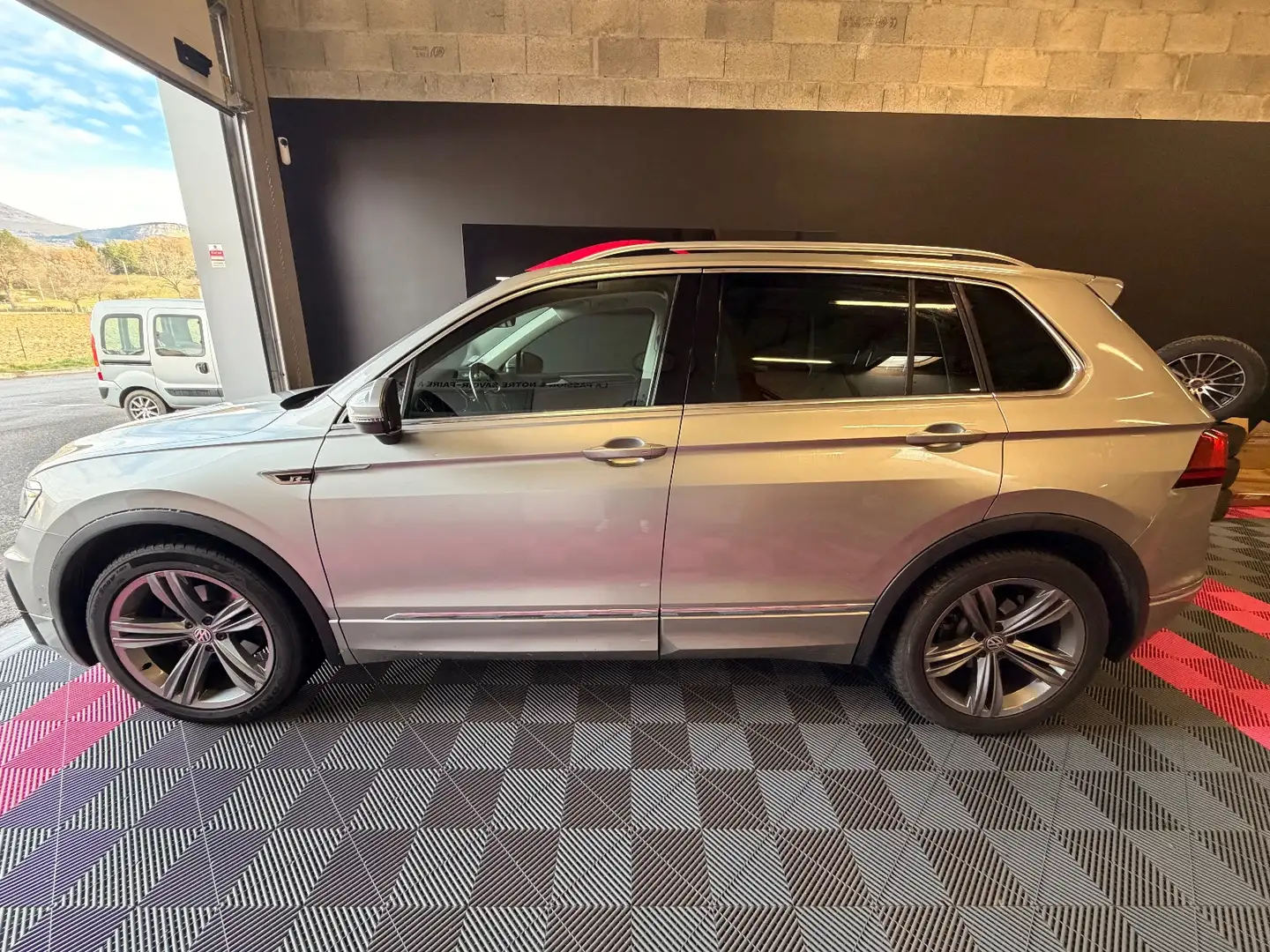 Volkswagen Tiguan Tiguan 2.0 TDI 150 DSG7 Carat Gris - 2