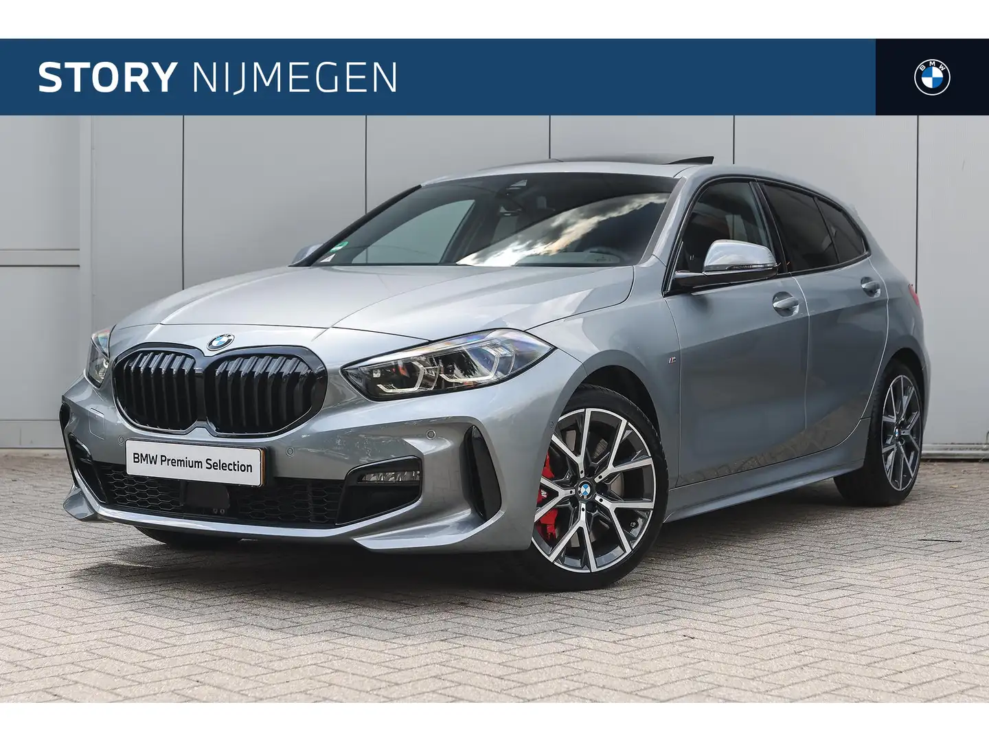 BMW 118 1 Serie 118i High Executive M Sport Automaat / Pan Grijs - 1