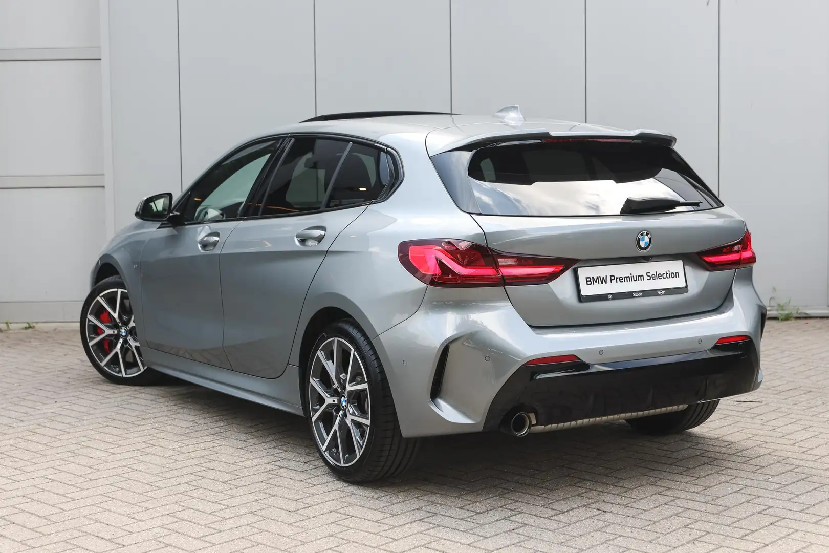 BMW 118 1 Serie 118i High Executive M Sport Automaat / Pan Grijs - 2