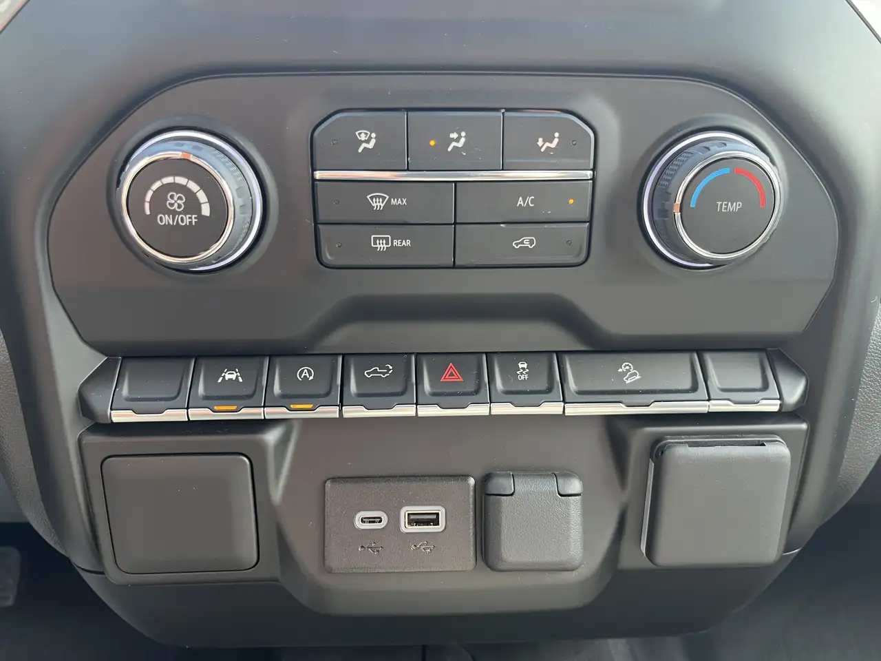 Chevrolet Silverado 1500 photo Chevrolet Silverado 1500