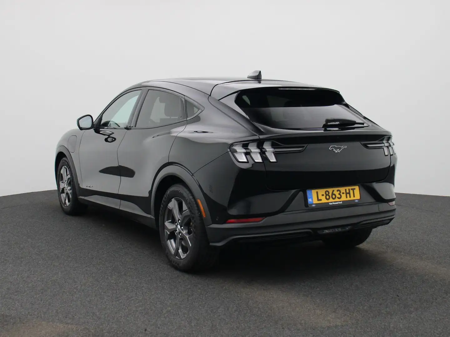 Ford Mustang Mach-E RWD 75 kWh Zwart - 2
