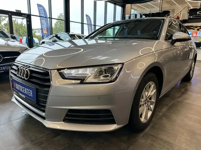 Audi A4 view 4