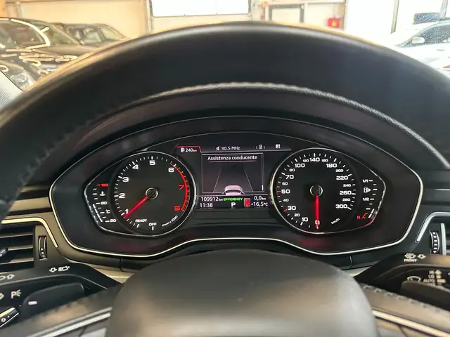 Audi A4 view 14