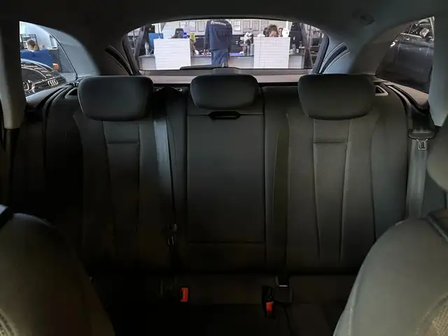 Audi A4 view 12