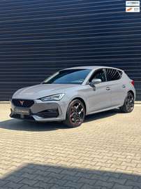1.4 e-Hybrid VZ / CARPLAY / CAMERA / STOEL EN STUU