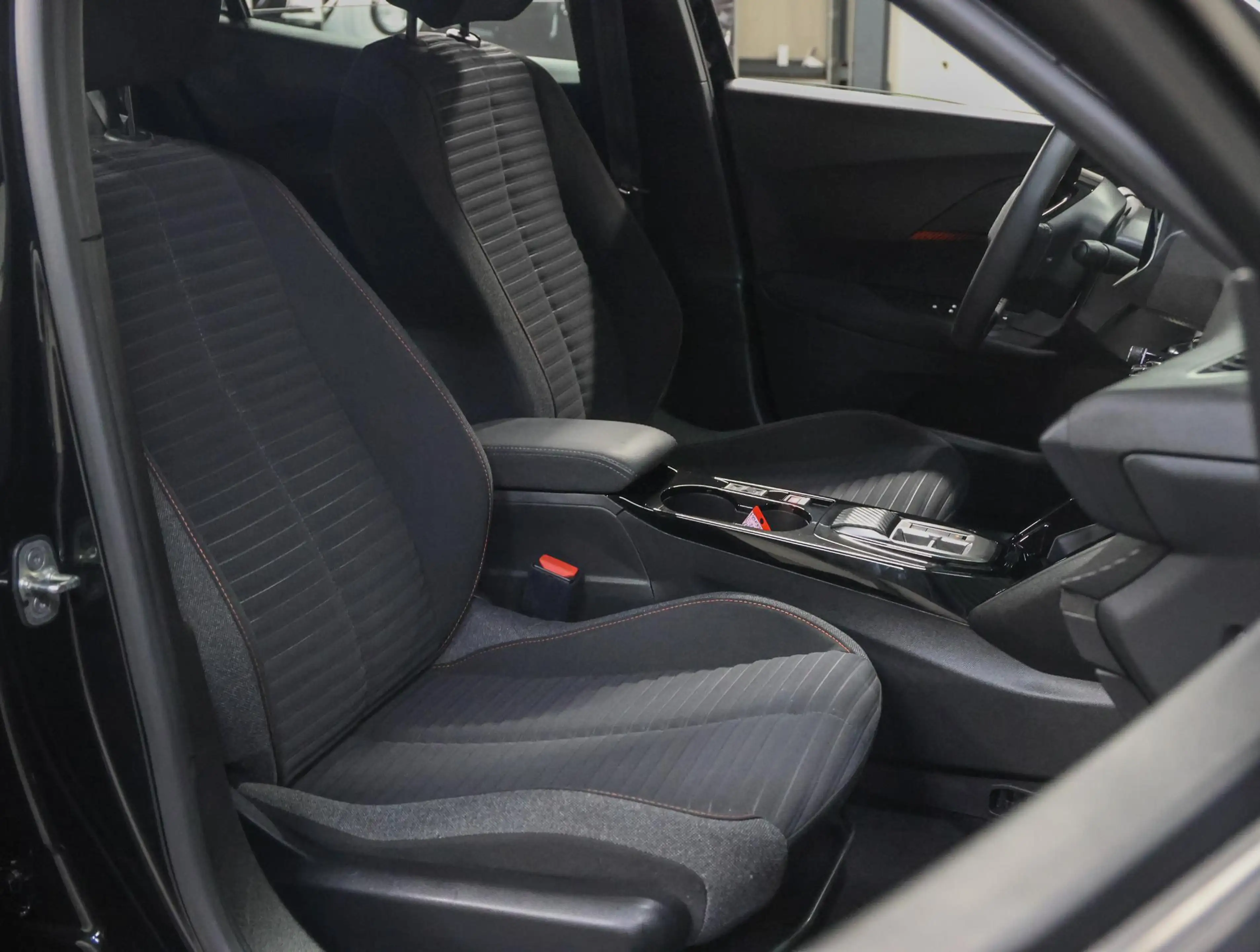 Peugeot e-2008 EV Active Pack 50 kWh 136PK | 1ste eigenaar | ACCU — photo 11