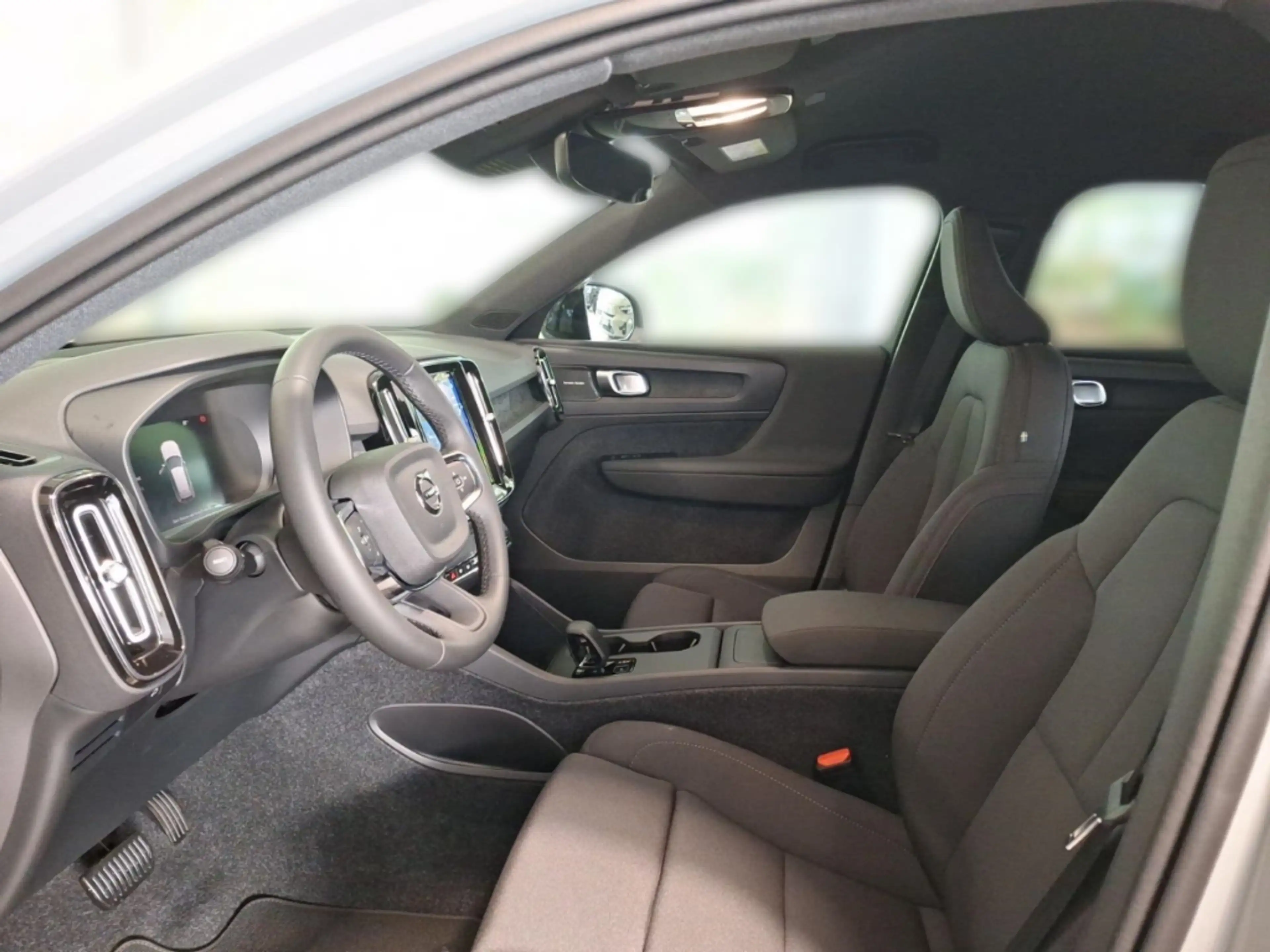 Volvo EX40 Single Motor Ext. Range RWD Plus Dark - 360° — photo 7