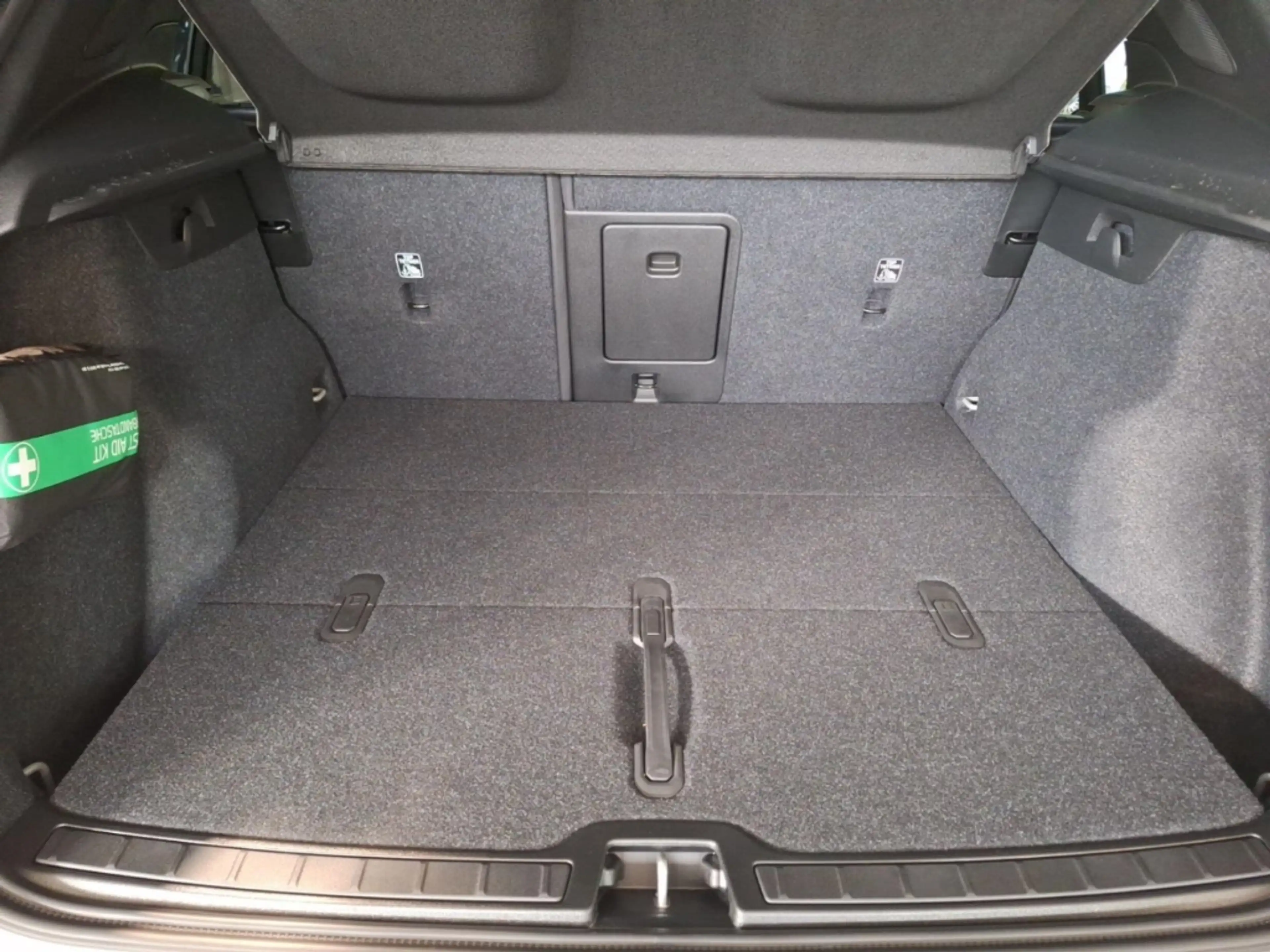 Volvo EX40 Single Motor Ext. Range RWD Plus Dark - 360° — photo 12