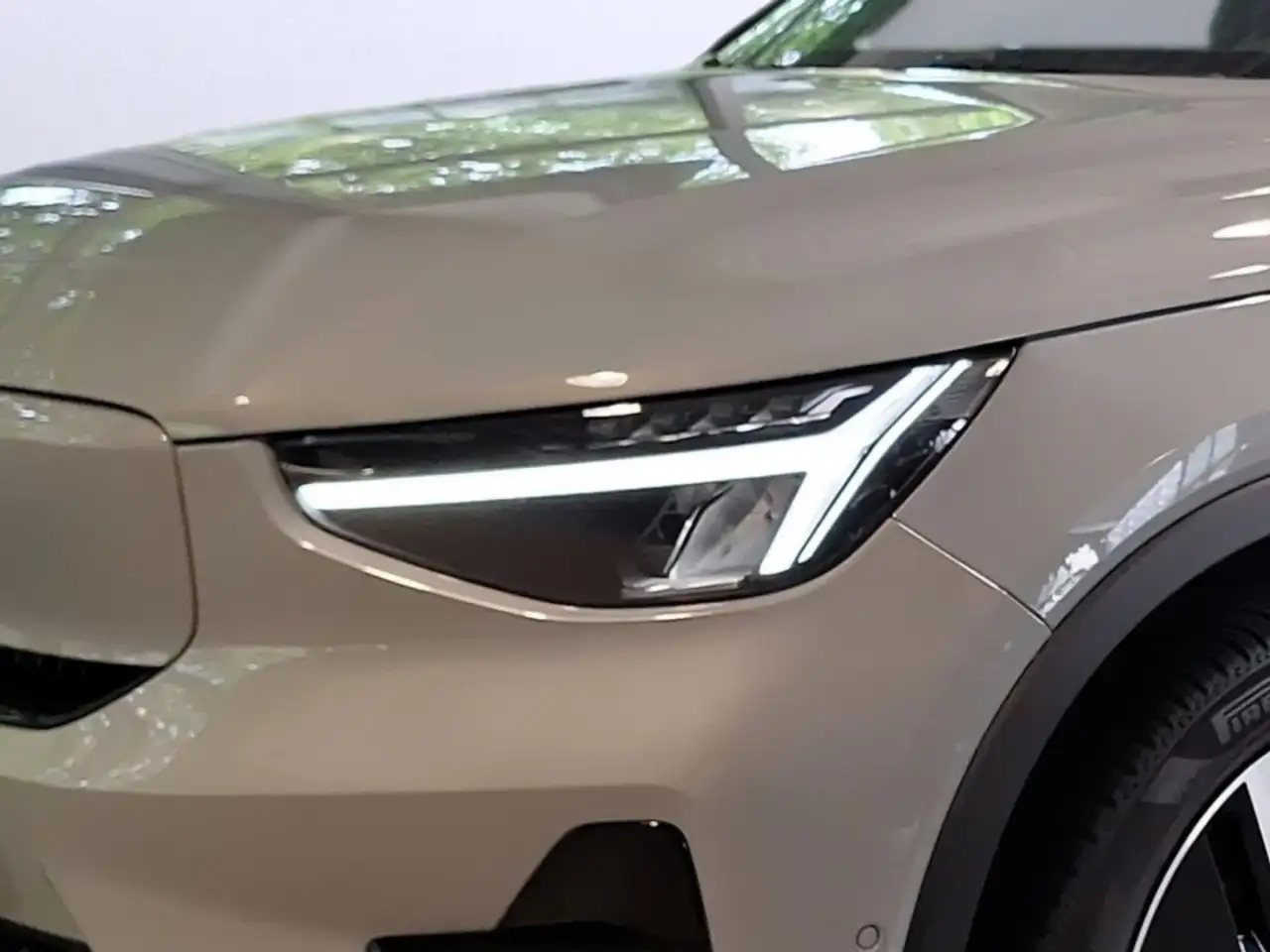 Volvo EX40 2026