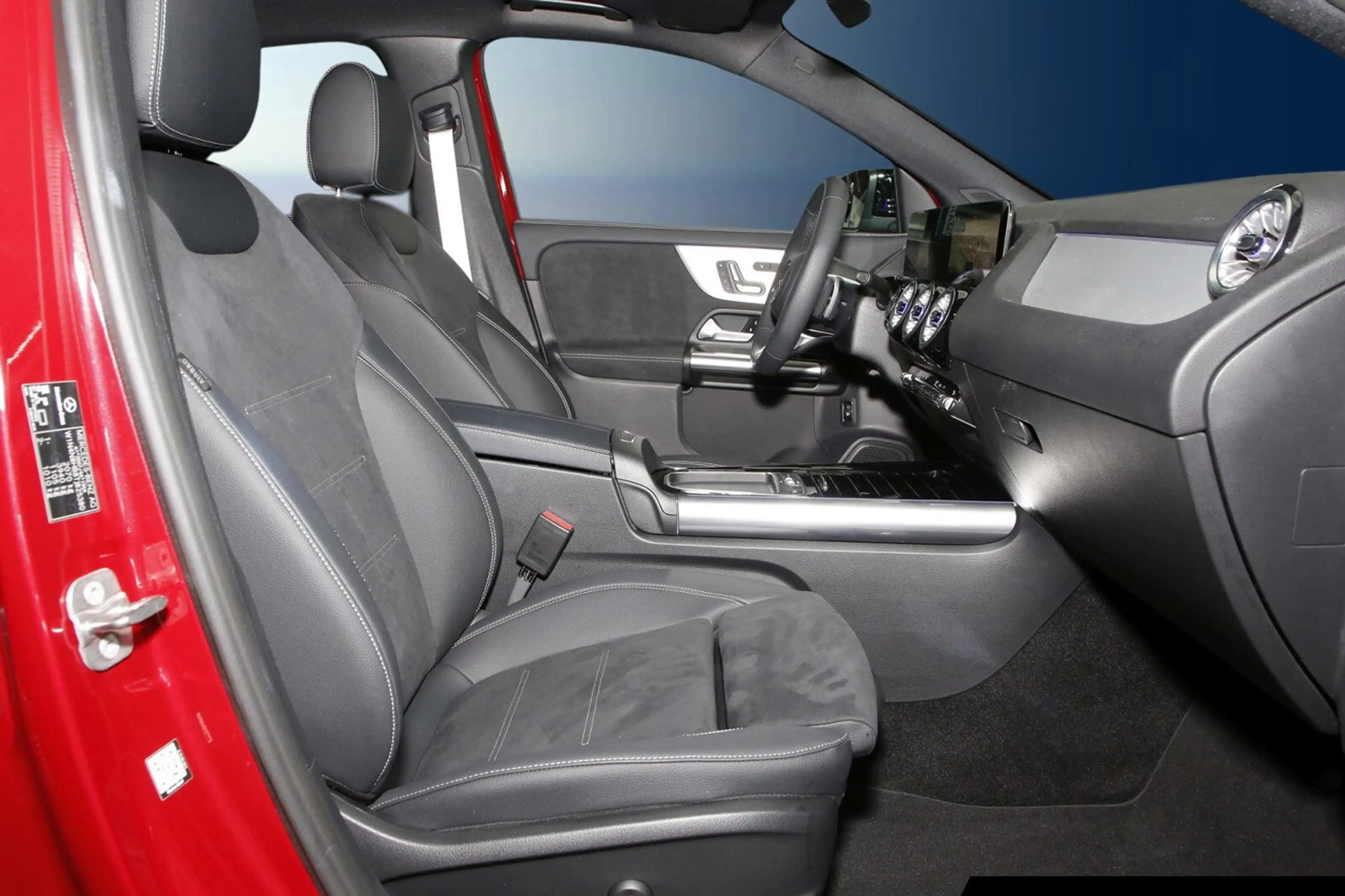 Mercedes-Benz GLA 200 GLA 200 AMG/Special Edition/Navi/Pano/360°/AHK — photo 7