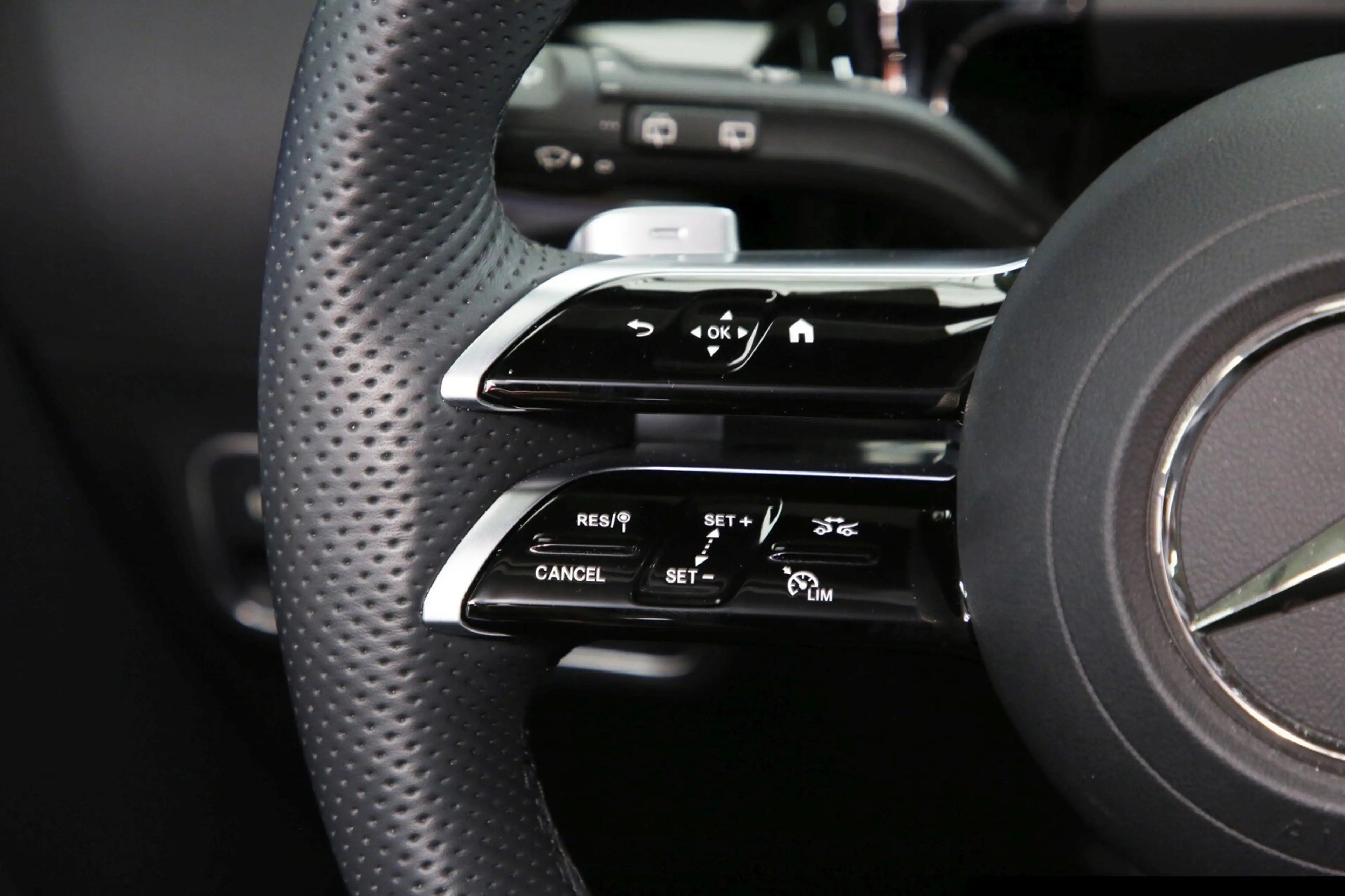 Mercedes-Benz GLA 200 GLA 200 AMG/Special Edition/Navi/Pano/360°/AHK — photo 6