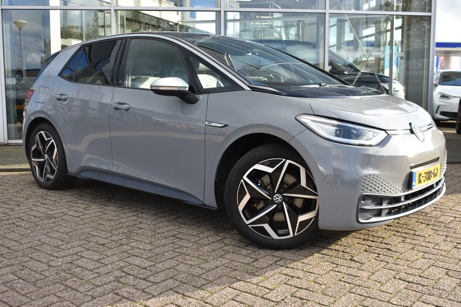Volkswagen ID.3 204PK 58KWH FIRST PLUS | STOELEN + SPIEGELS VERW. Grijs - 2