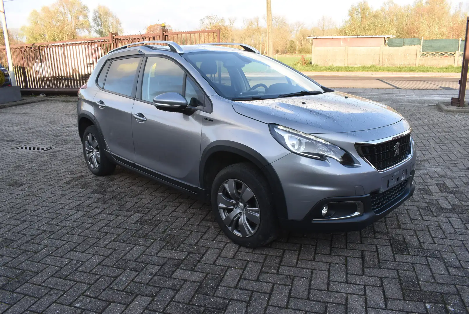 Peugeot 2008 1.2i Signature 64.000KM!!! ***DESTOCKAGE B2B*** Zilver - 2