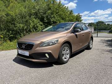 V40 Cross Country 2.0 D3 Kinetic Geartronic