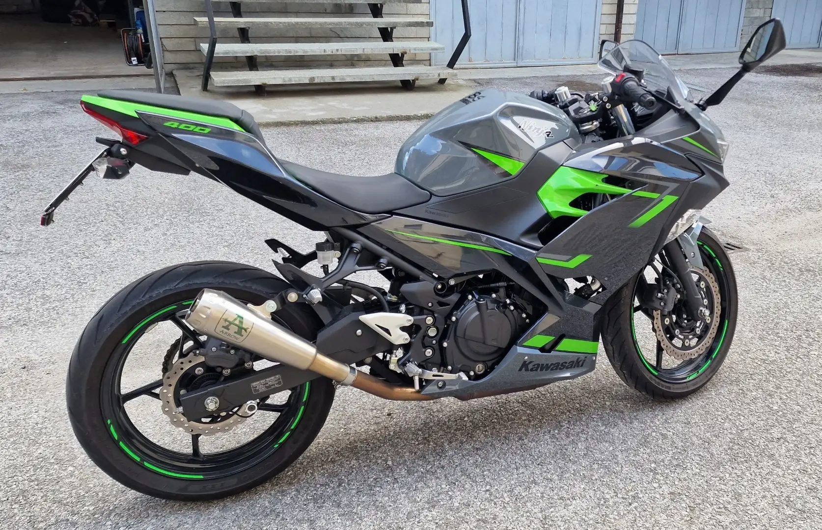 Kawasaki Ninja 400 Šedá - 1