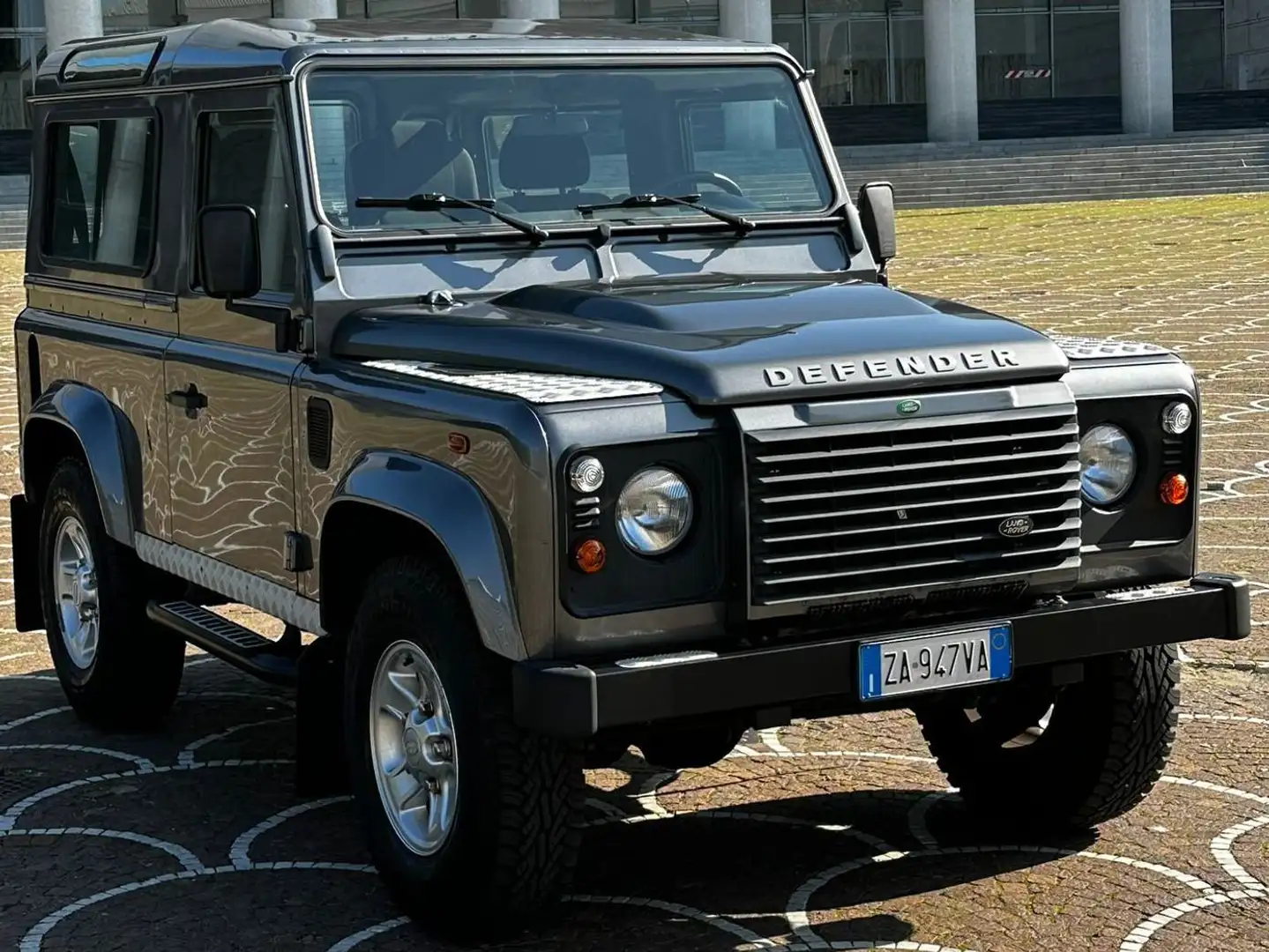Land Rover Defender Defender VI 2014 90 90 2.2 td SW Grigio - 1