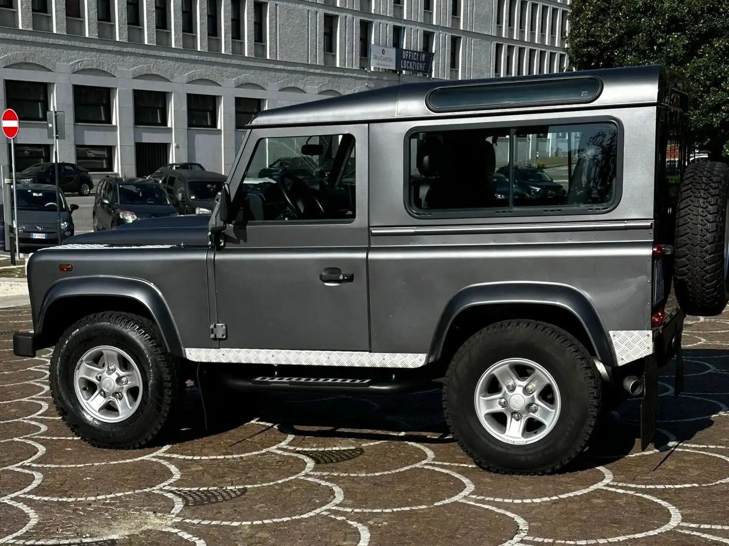 Land Rover Defender Defender VI 2014 90 90 2.2 td SW Grigio - 2