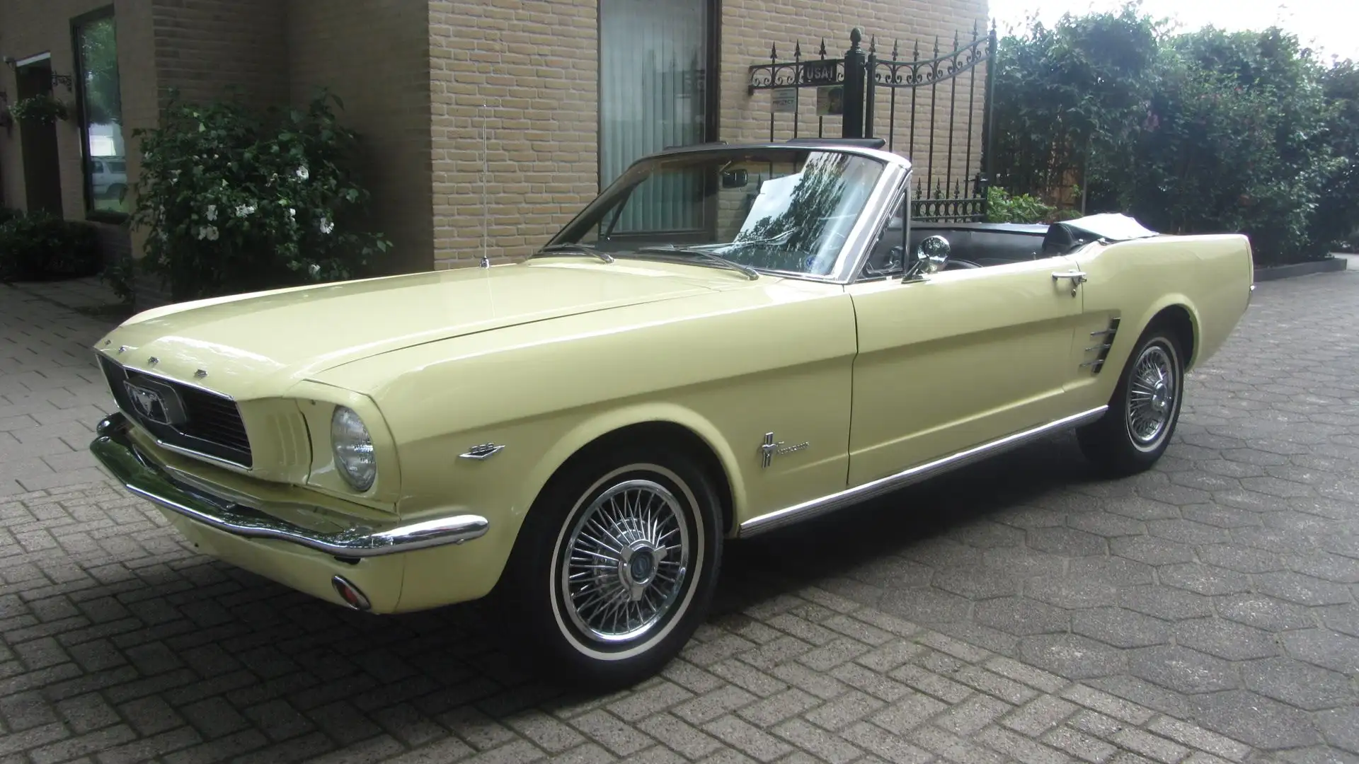 Ford Mustang USA V 8 Cabrio Mooie Staat Gelb - 1