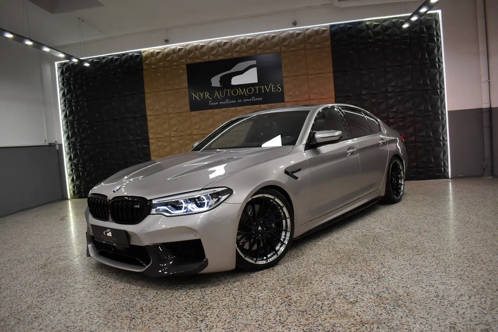 BMW 540 i M5 LOOK, SHD, LED, ACC, MASSAGE, 4x KAMERA, B&W Silber - 1