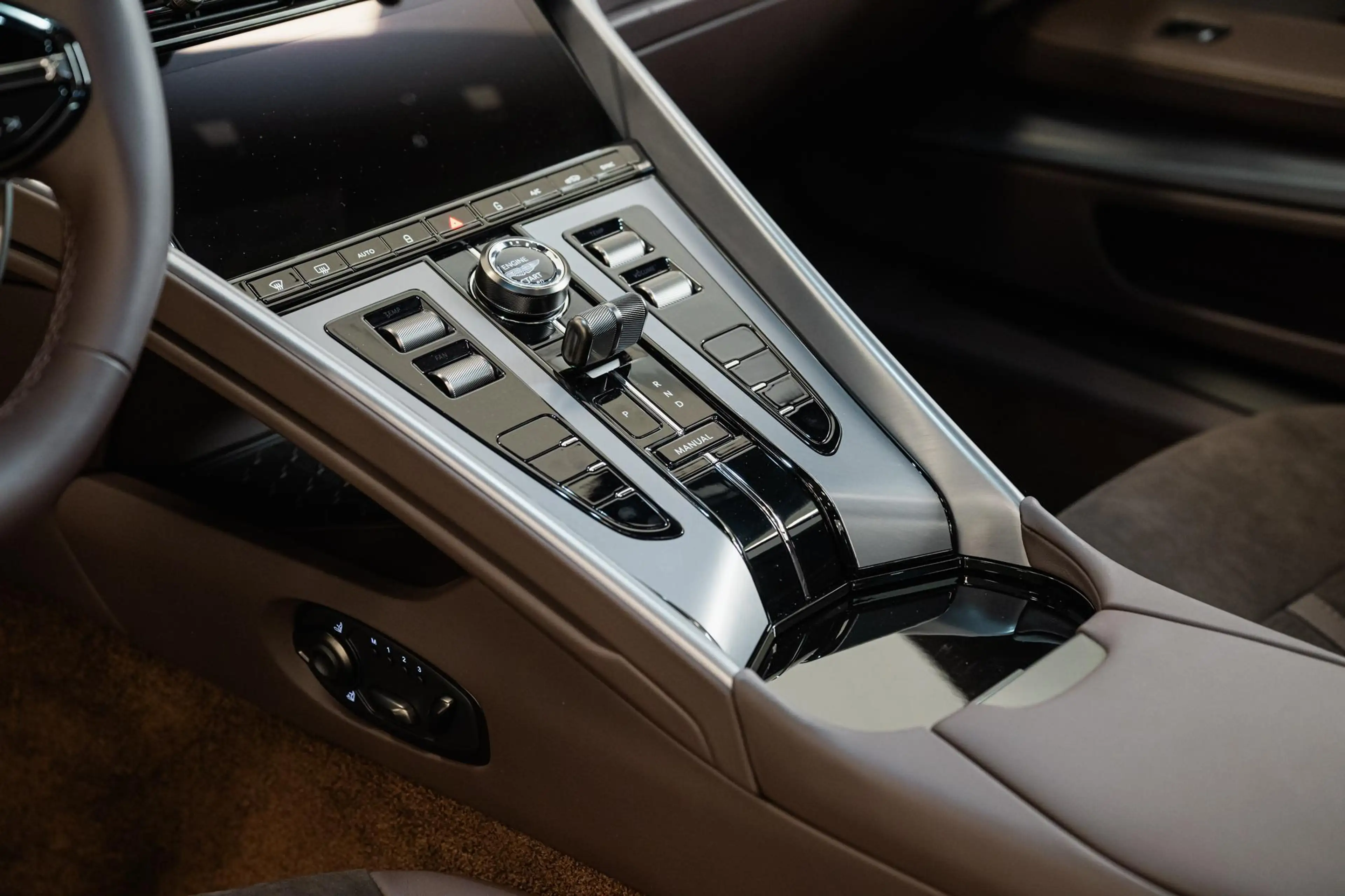 Aston Martin DB12 S Coupe NEW 2026* — photo 11