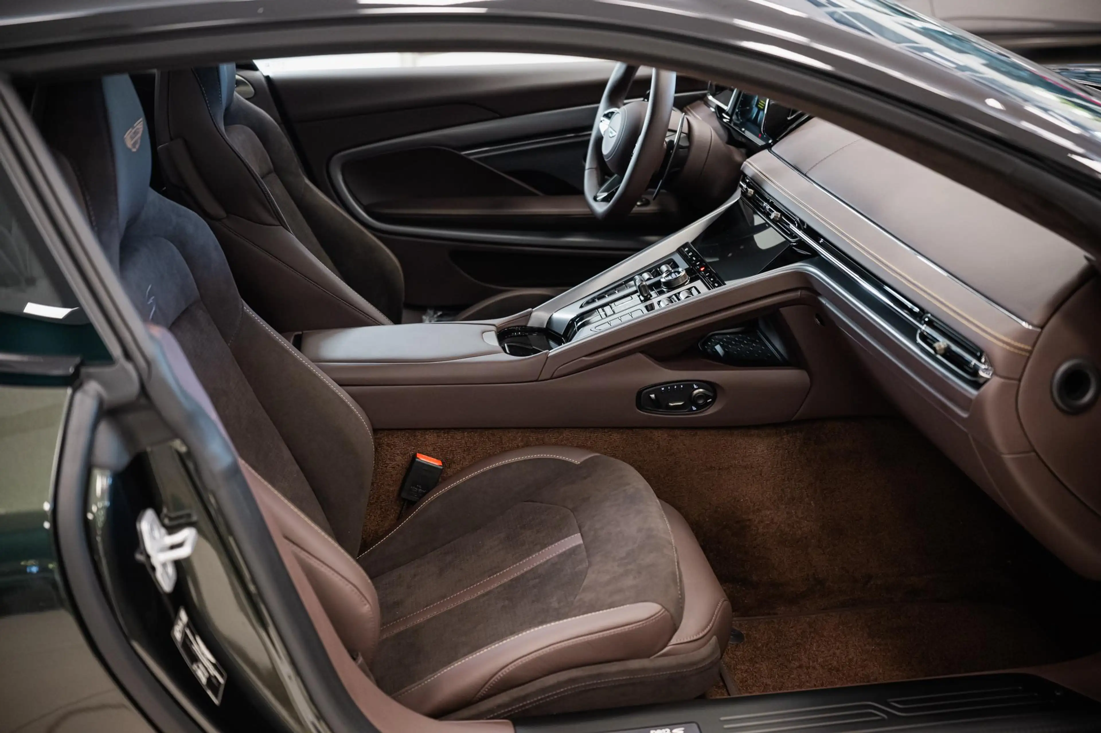 Aston Martin DB12 S Coupe NEW 2026* — photo 13