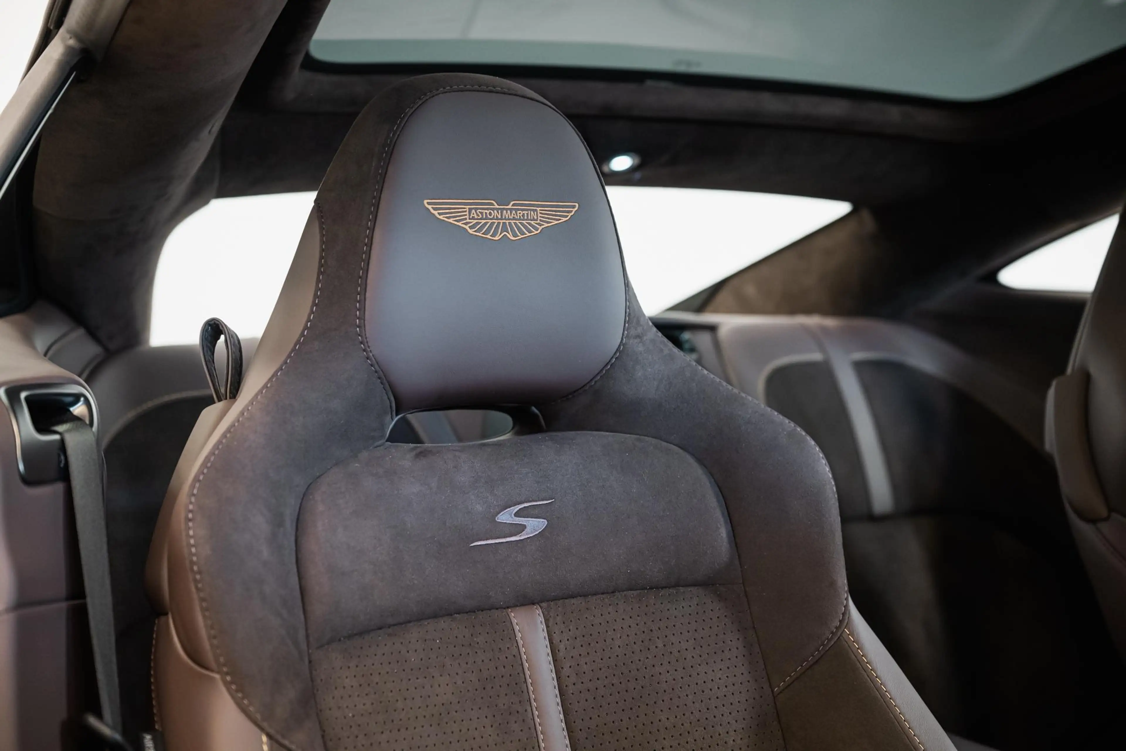 Aston Martin DB12 S Coupe NEW 2026* — photo 14