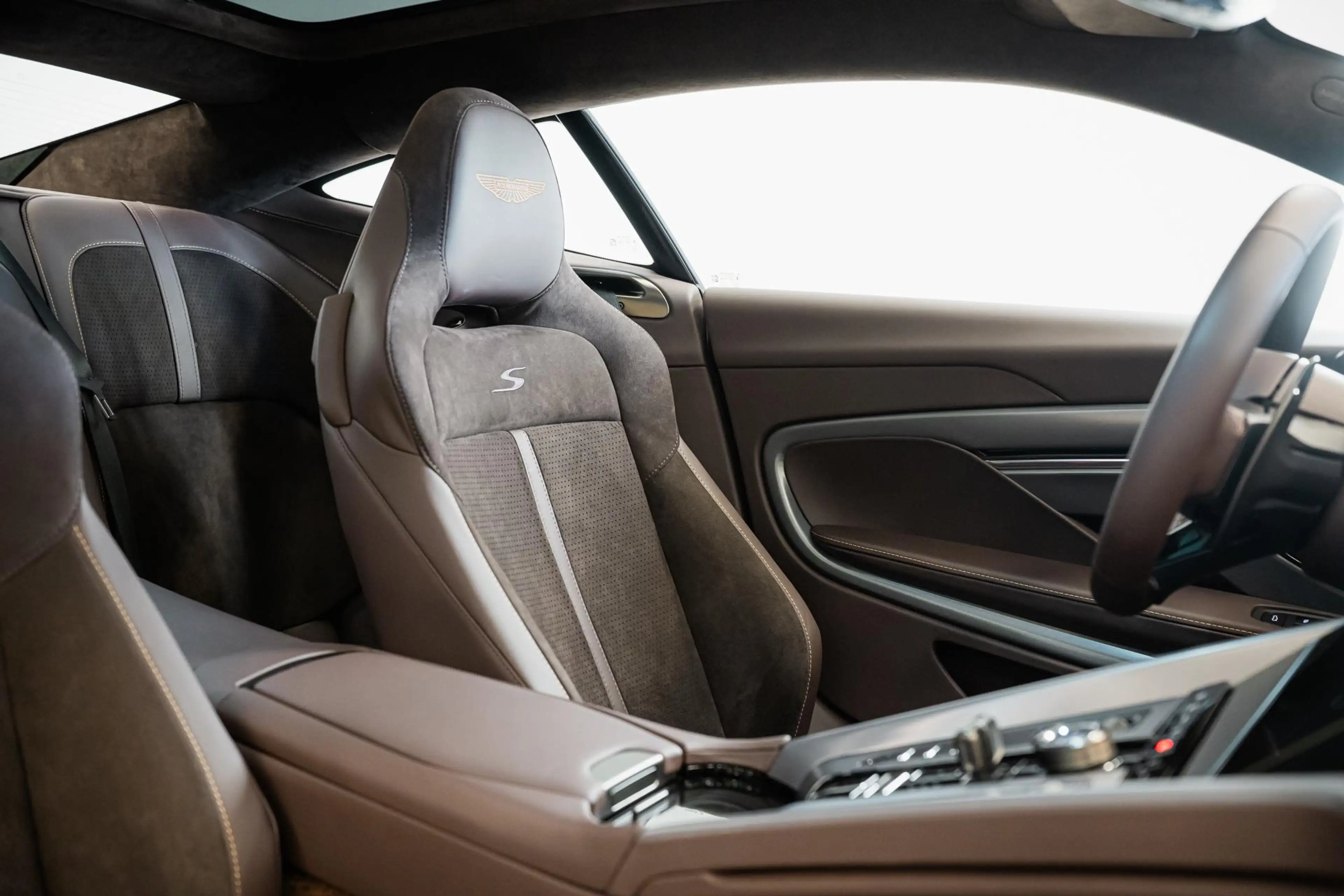Aston Martin DB12 S Coupe NEW 2026* — photo 15