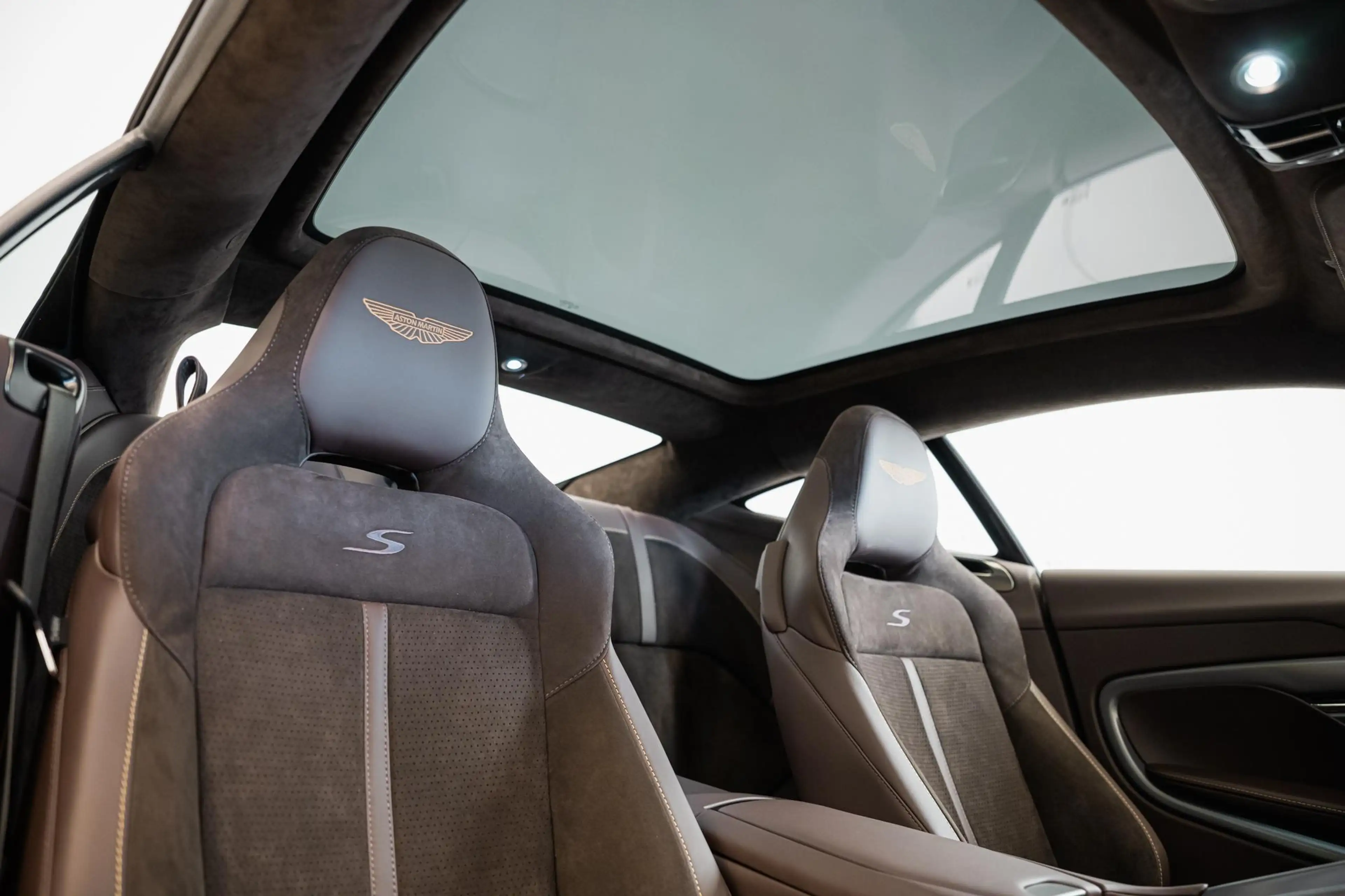 Aston Martin DB12 S Coupe NEW 2026* — photo 10