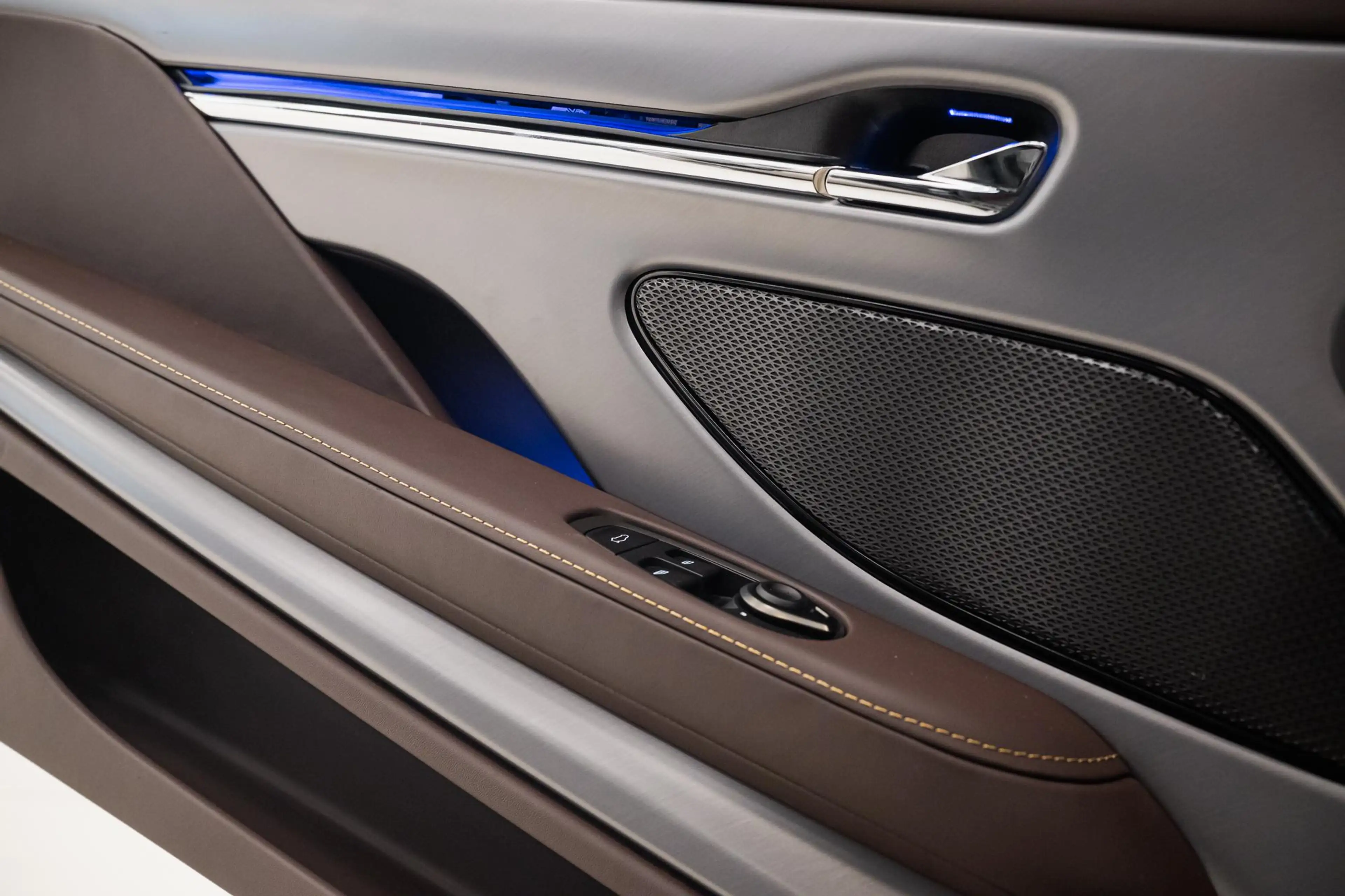Aston Martin DB12 S Coupe NEW 2026* — photo 9