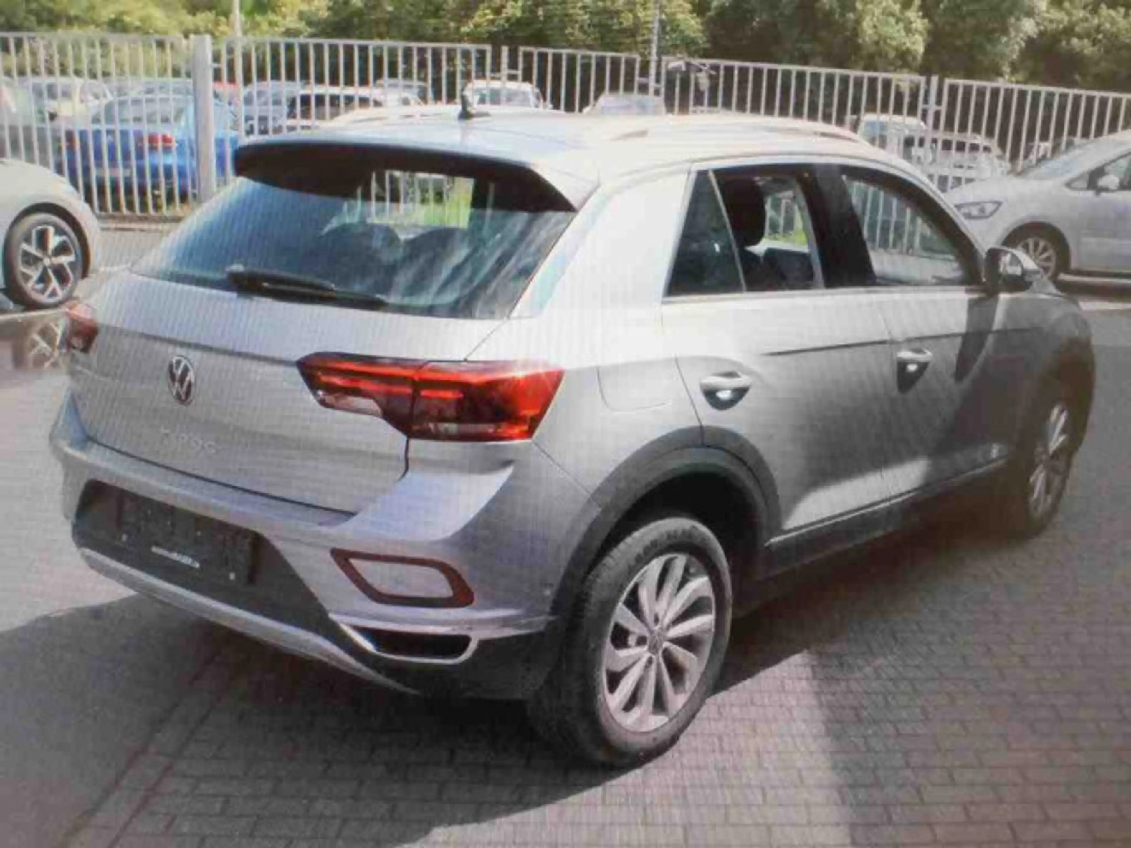 Volkswagen T-Roc Style 2.0 TDI DSG LED Navi ACC PDC SHZ — photo 3