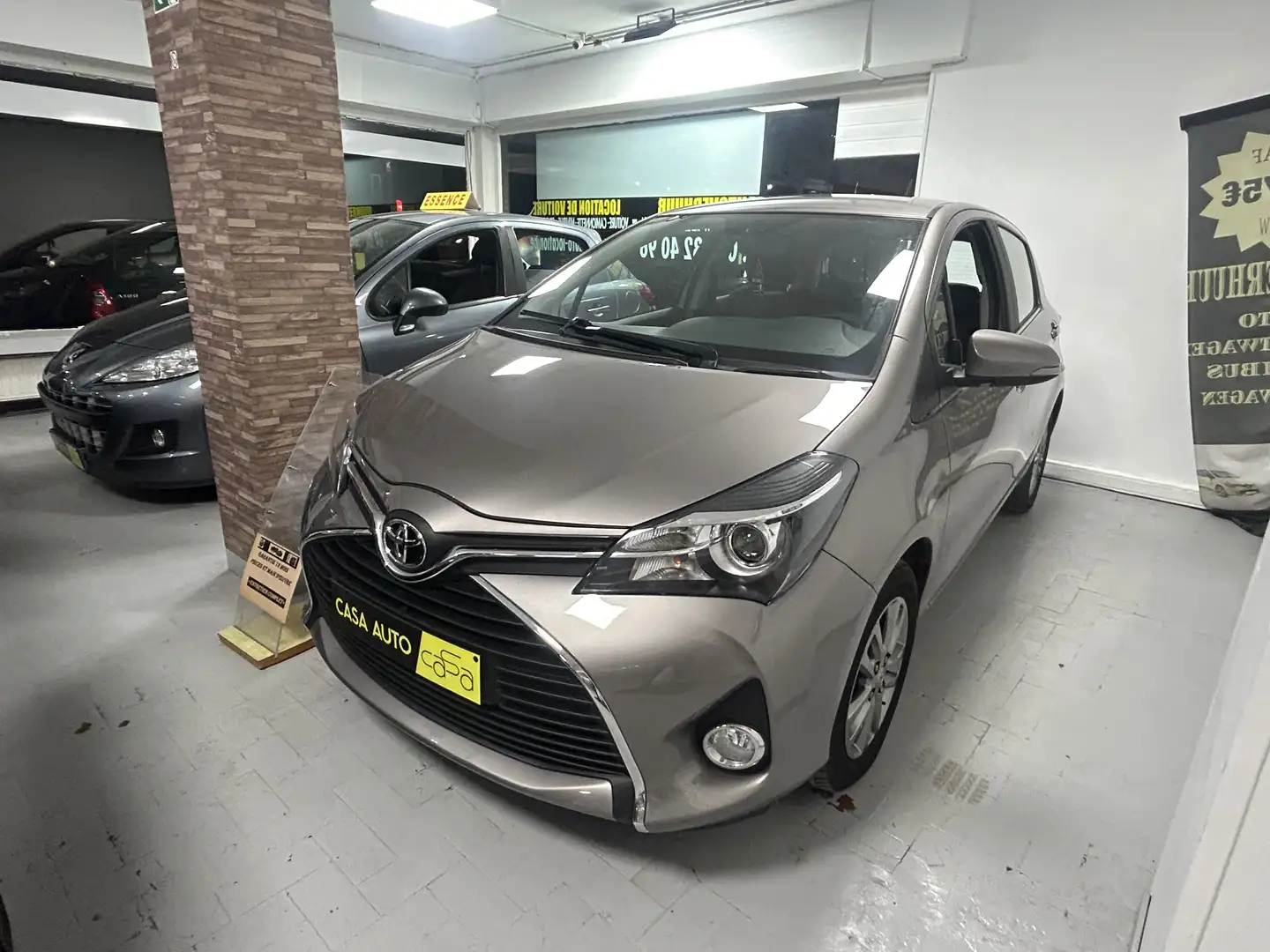 Toyota Yaris 1.33i VVT-i Dynamic Grijs - 1
