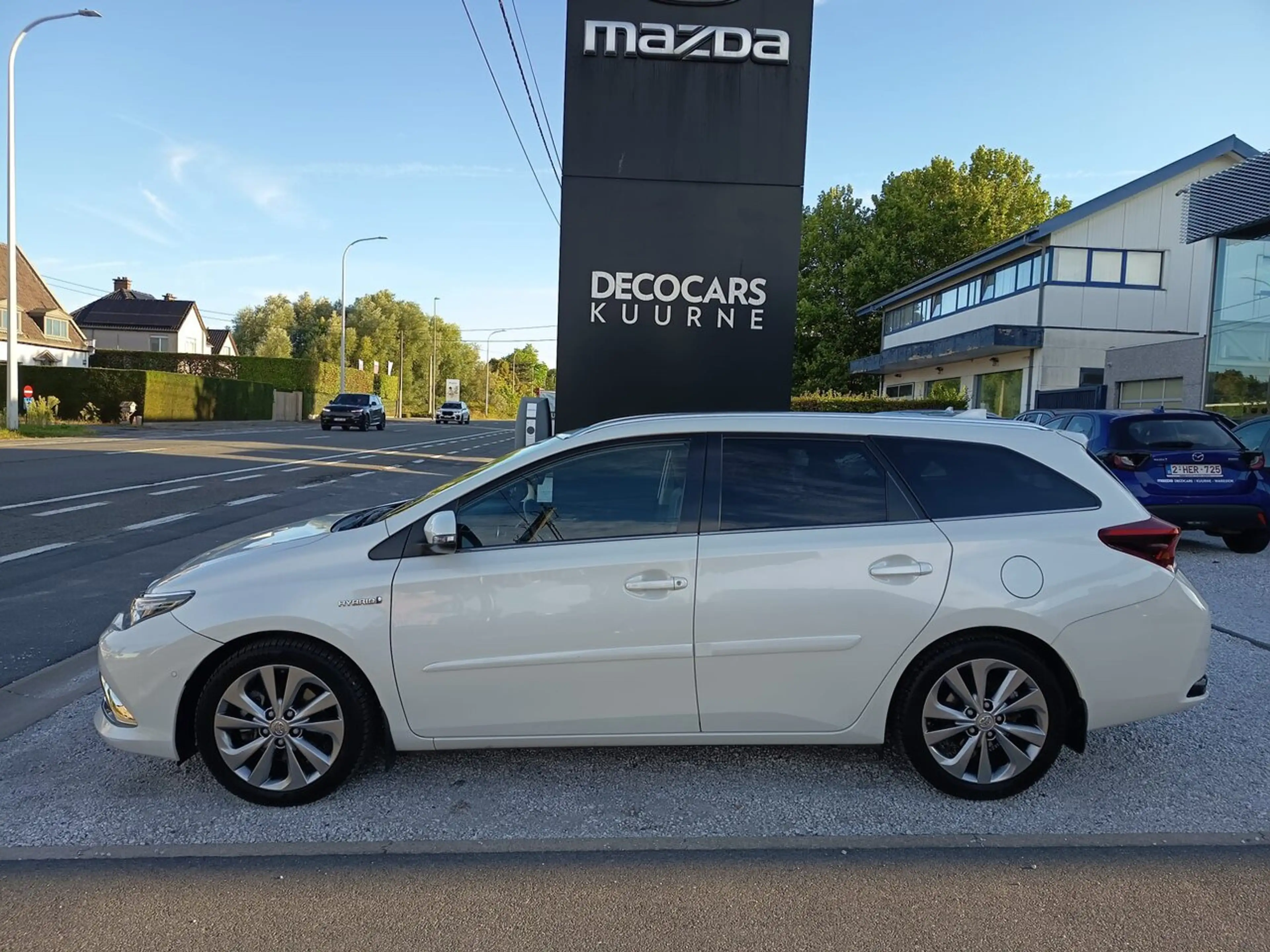 Toyota Auris FULL HYBRID / AT / Camera / Navi / Cruise Control — photo 2