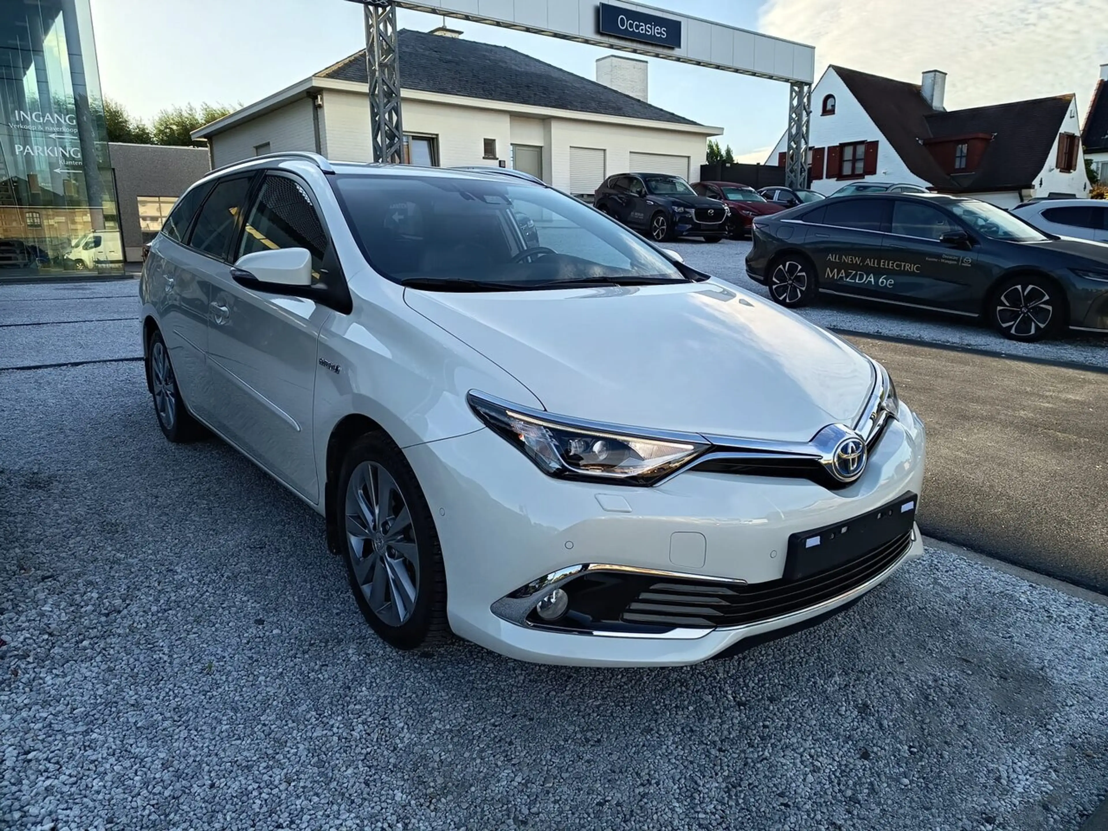 Toyota Auris FULL HYBRID / AT / Camera / Navi / Cruise Control — photo 5