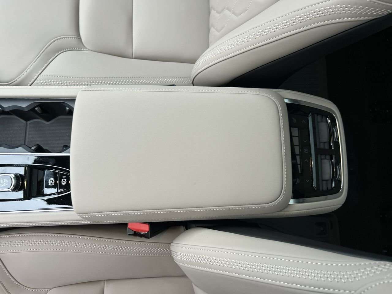 2026 Volvo XC90 Plus 7-Seater (Bright Theme) Rear Camera Washer | thumb 29