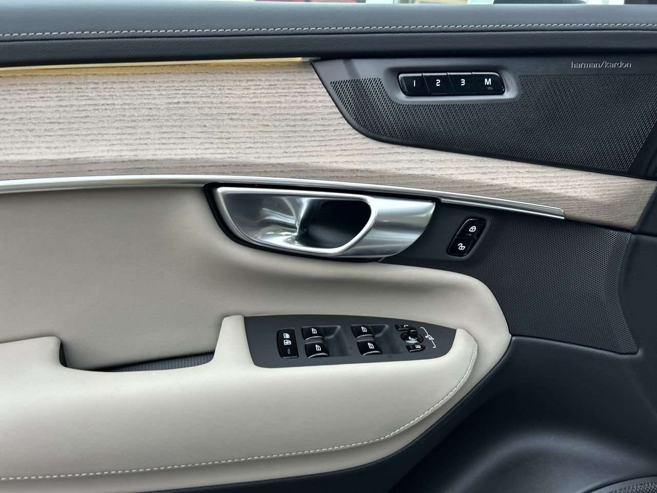 2026 Volvo XC90 Plus 7-Seater (Bright Theme) Rear Camera Washer | thumb 21