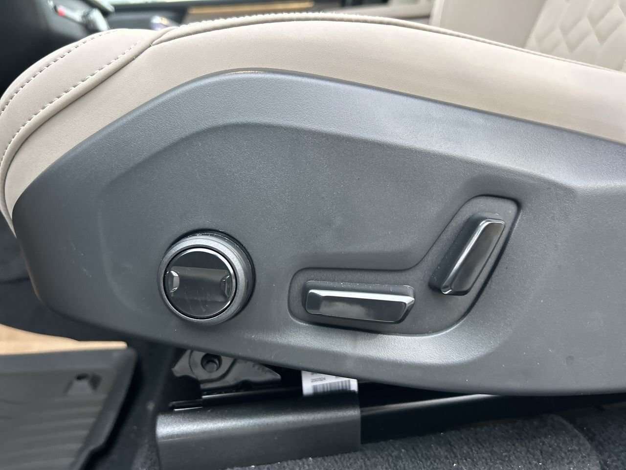 2026 Volvo XC90 Plus 7-Seater (Bright Theme) Rear Camera Washer | thumb 20