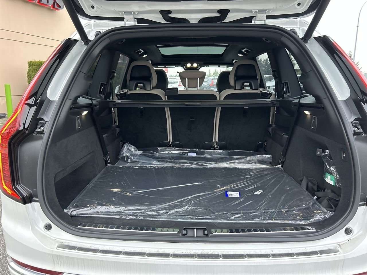 2026 Volvo XC90 Plus 7-Seater (Bright Theme) Rear Camera Washer | thumb 32