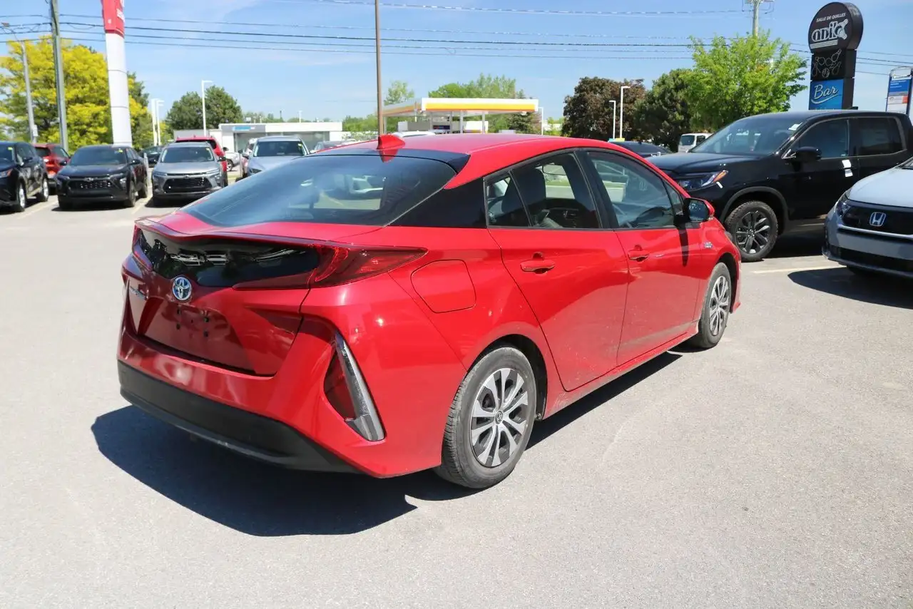 Toyota Prius Prime снимка Toyota Prius Prime