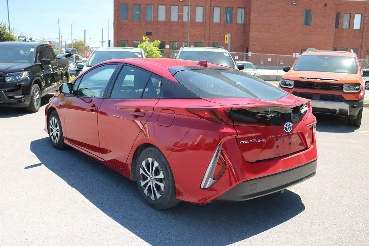Toyota Prius Prime снимка Toyota Prius Prime