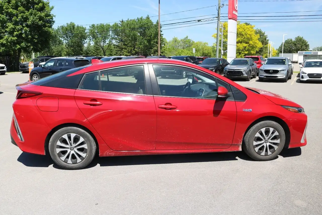 Toyota Prius Prime снимка Toyota Prius Prime