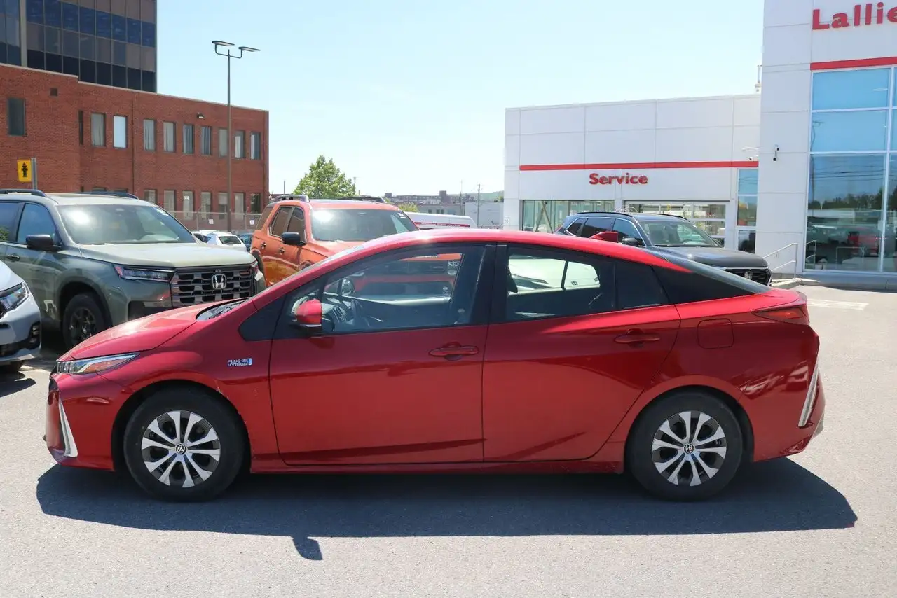 Toyota Prius Prime снимка Toyota Prius Prime