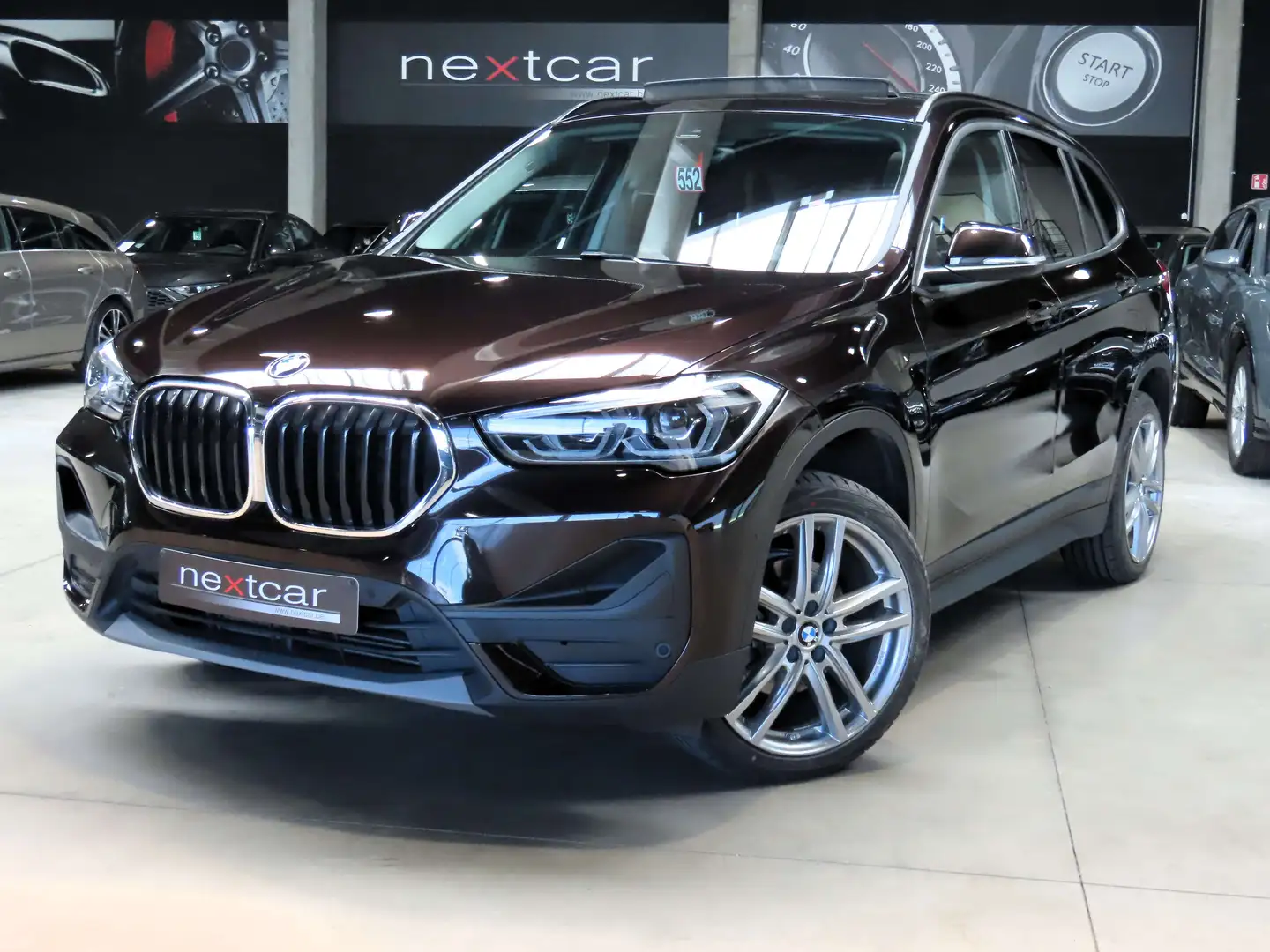 BMW X1 18iA sDrive *LED-NAVI PRO-PARKING-T PANO-CAMERA* Bruin - 1